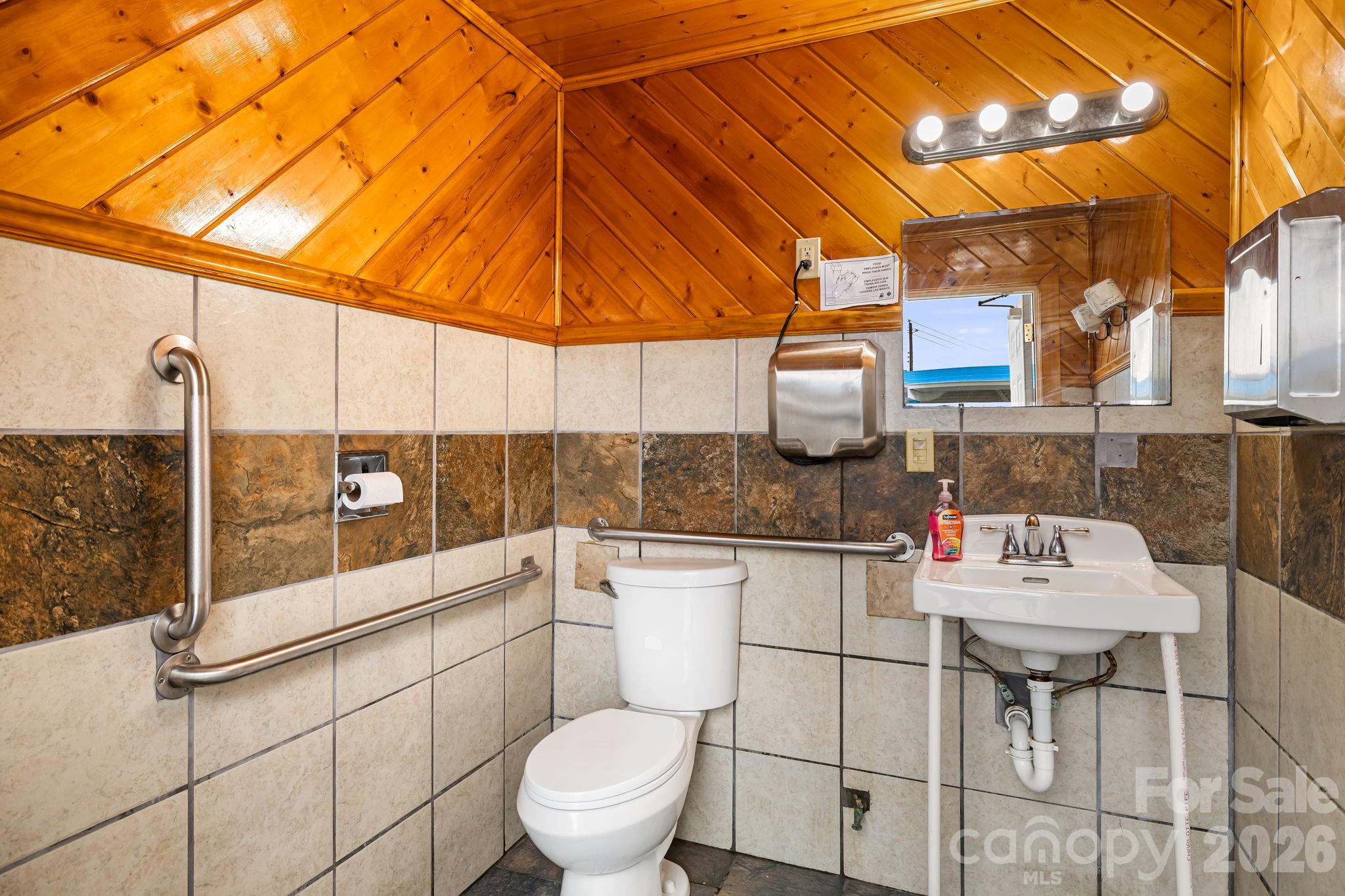670 Oak Avenue Property Photo 37