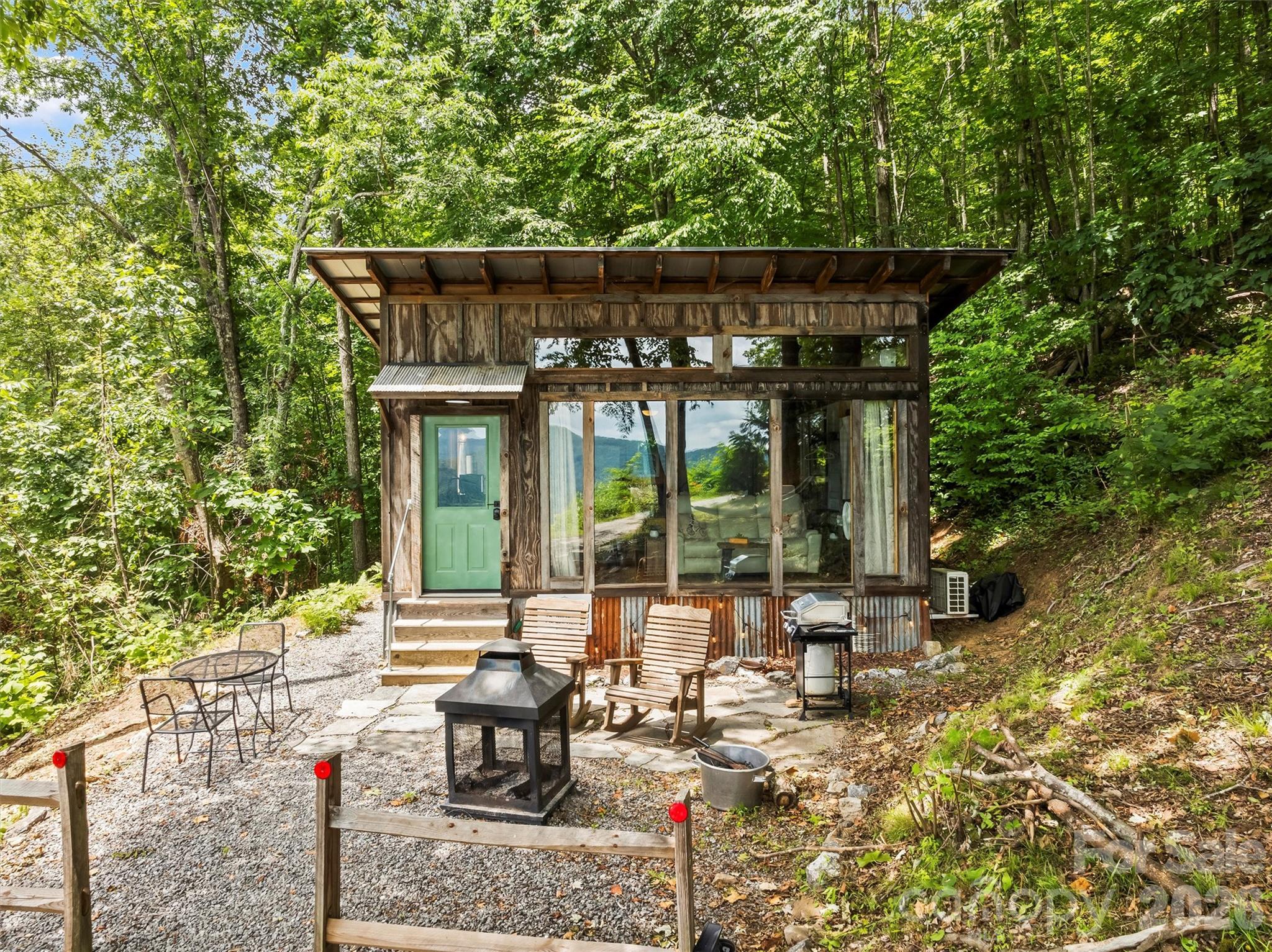 553 Paradise Mountain Road Property Photo 1