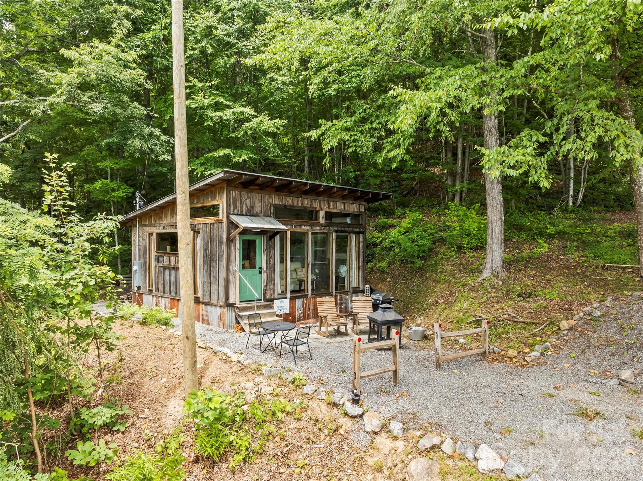 553 Paradise Mountain Road Property Photo 2