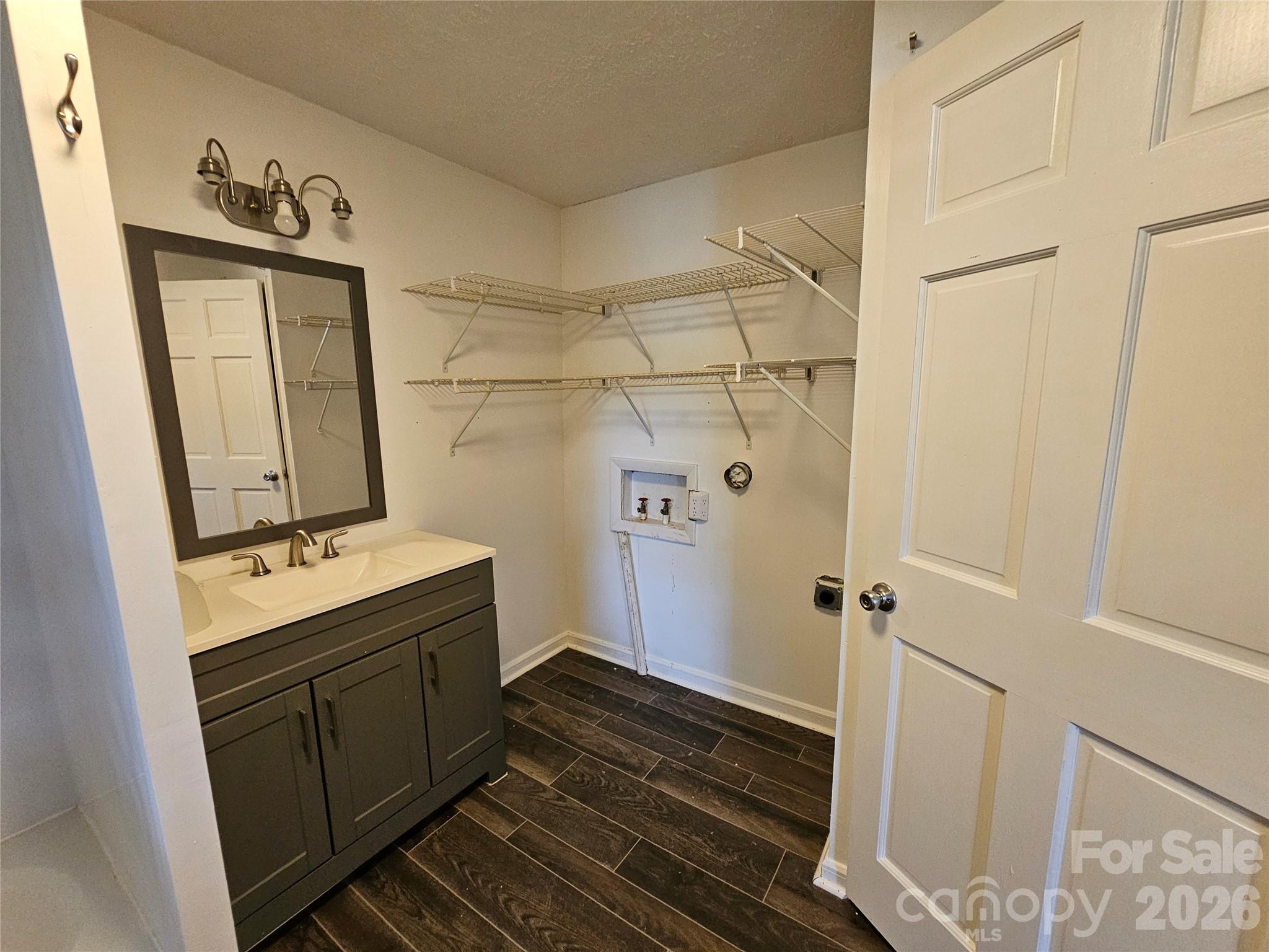 1641 Berkley Street Property Photo 10