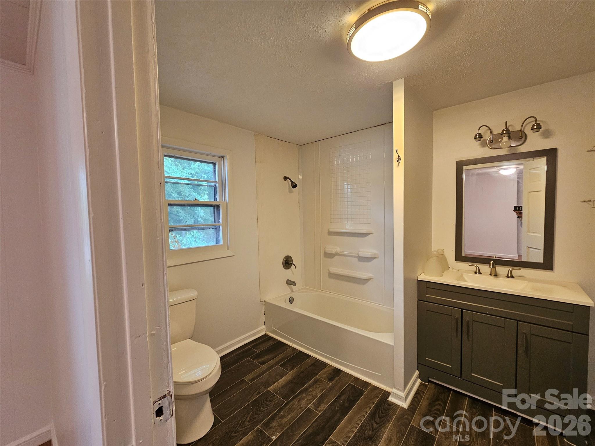 1641 Berkley Street Property Photo 12