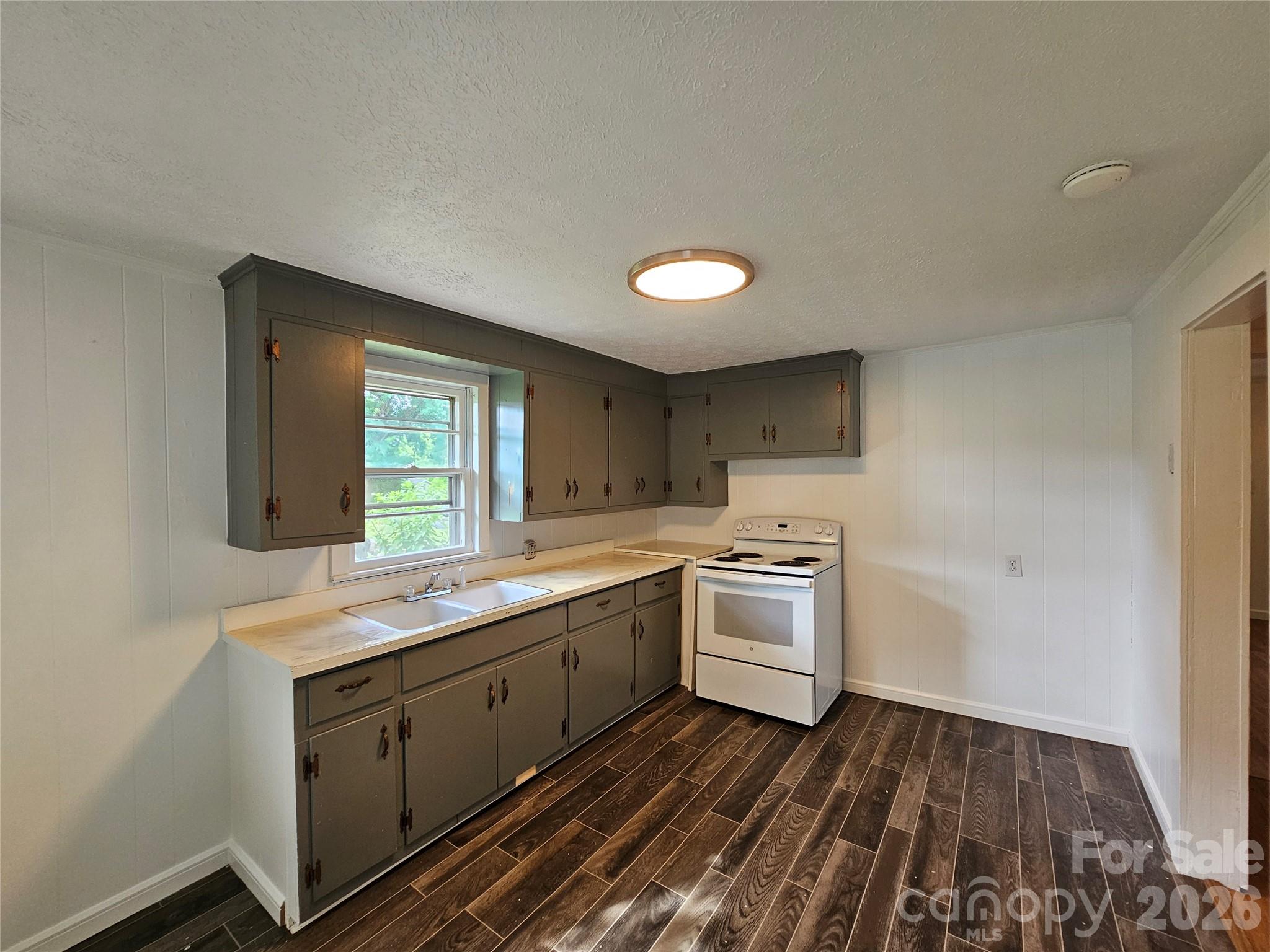 1641 Berkley Street Property Photo 13