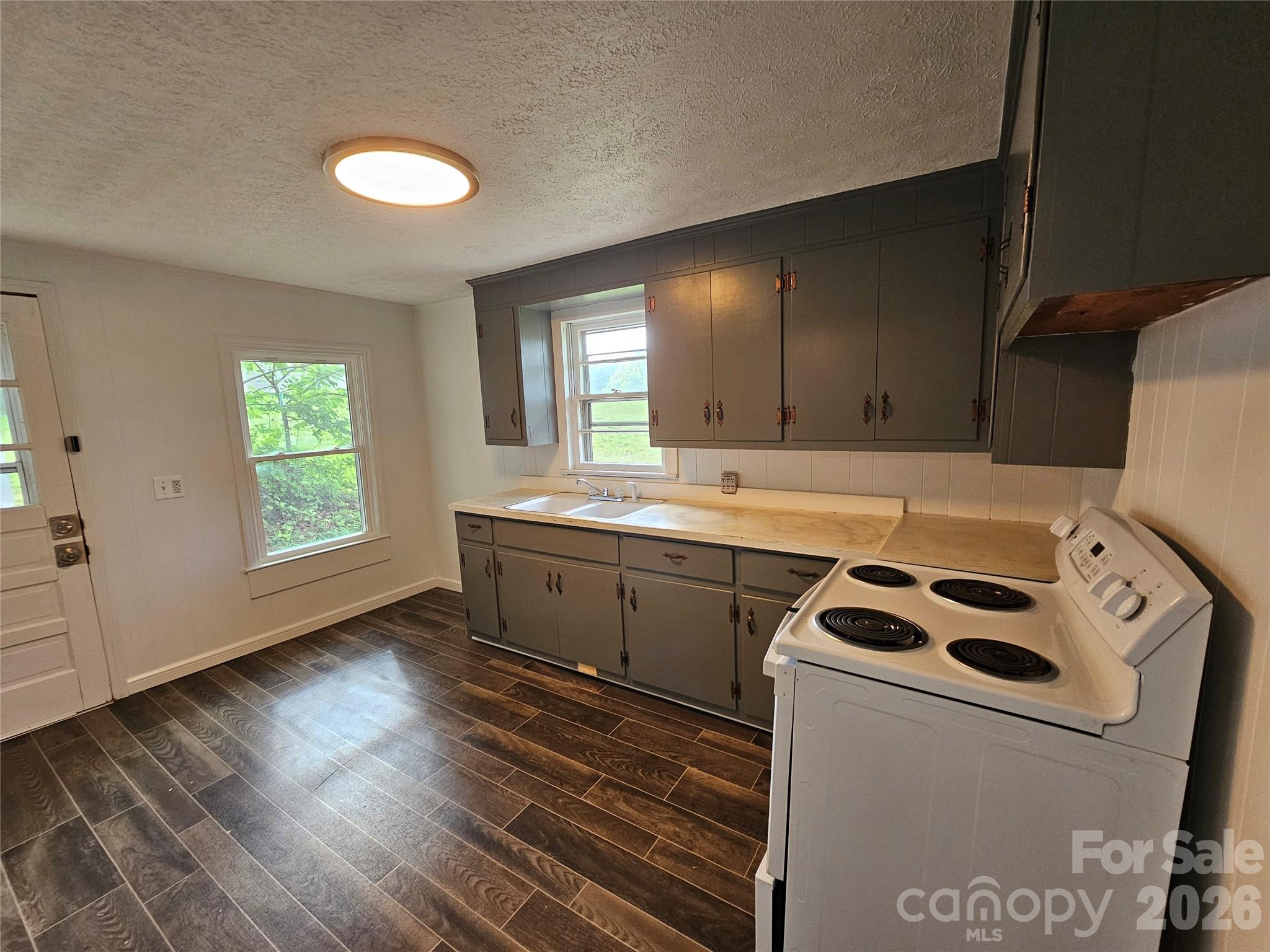 1641 Berkley Street Property Photo 14