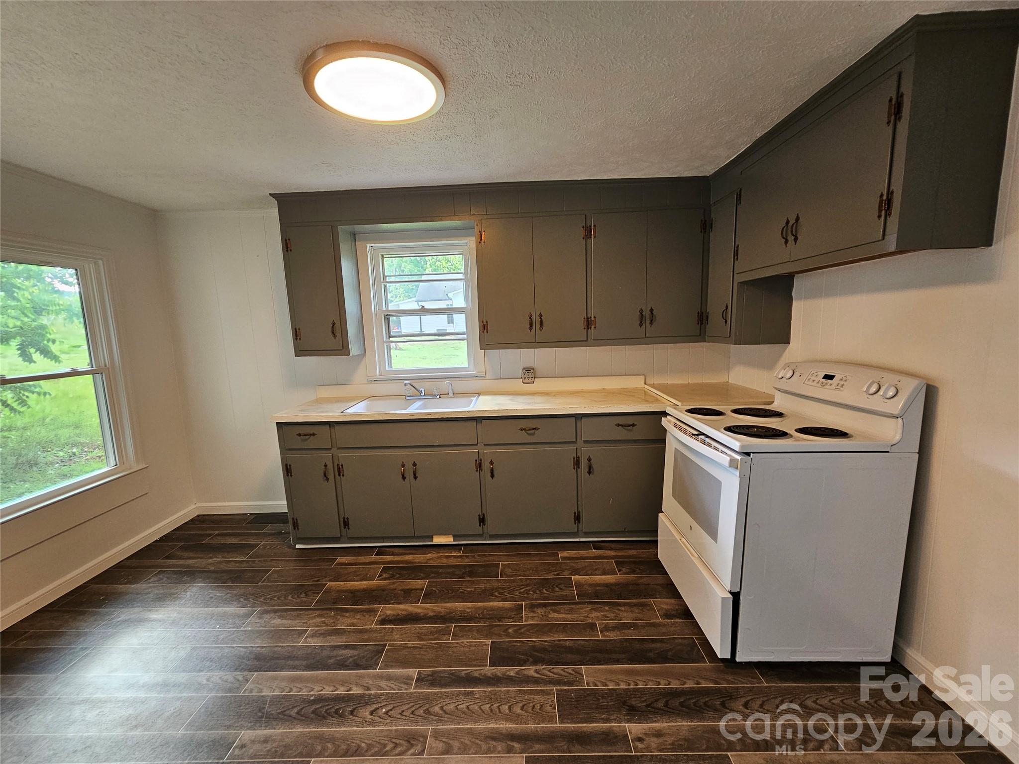 1641 Berkley Street Property Photo 15