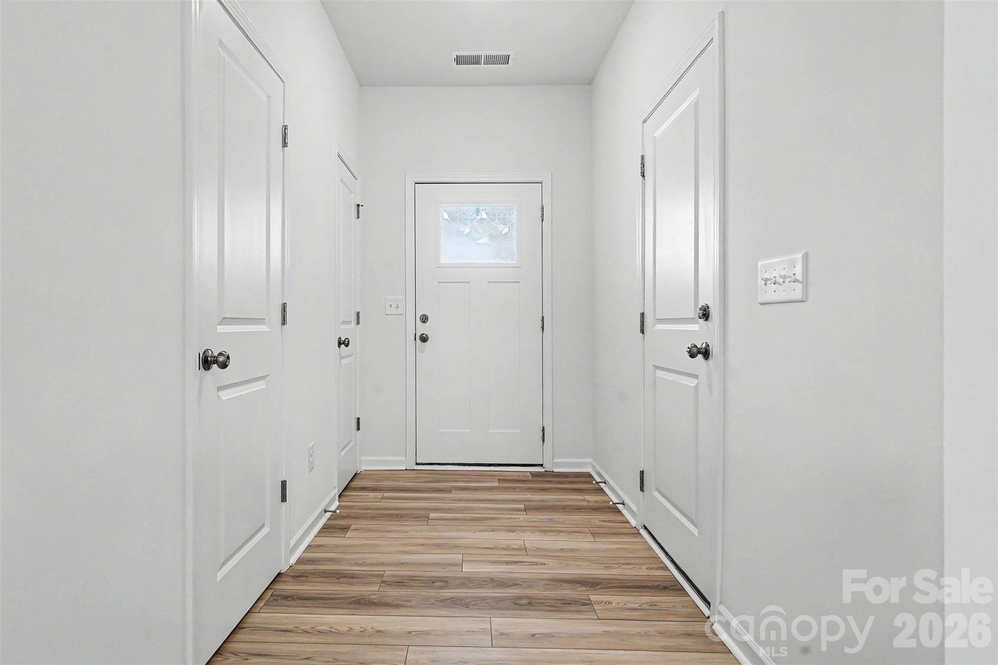 4035 Lawnview Drive Property Photo 3