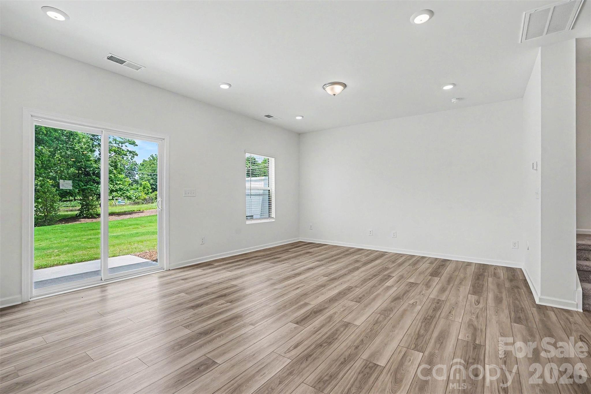 4035 Lawnview Drive Property Photo 13