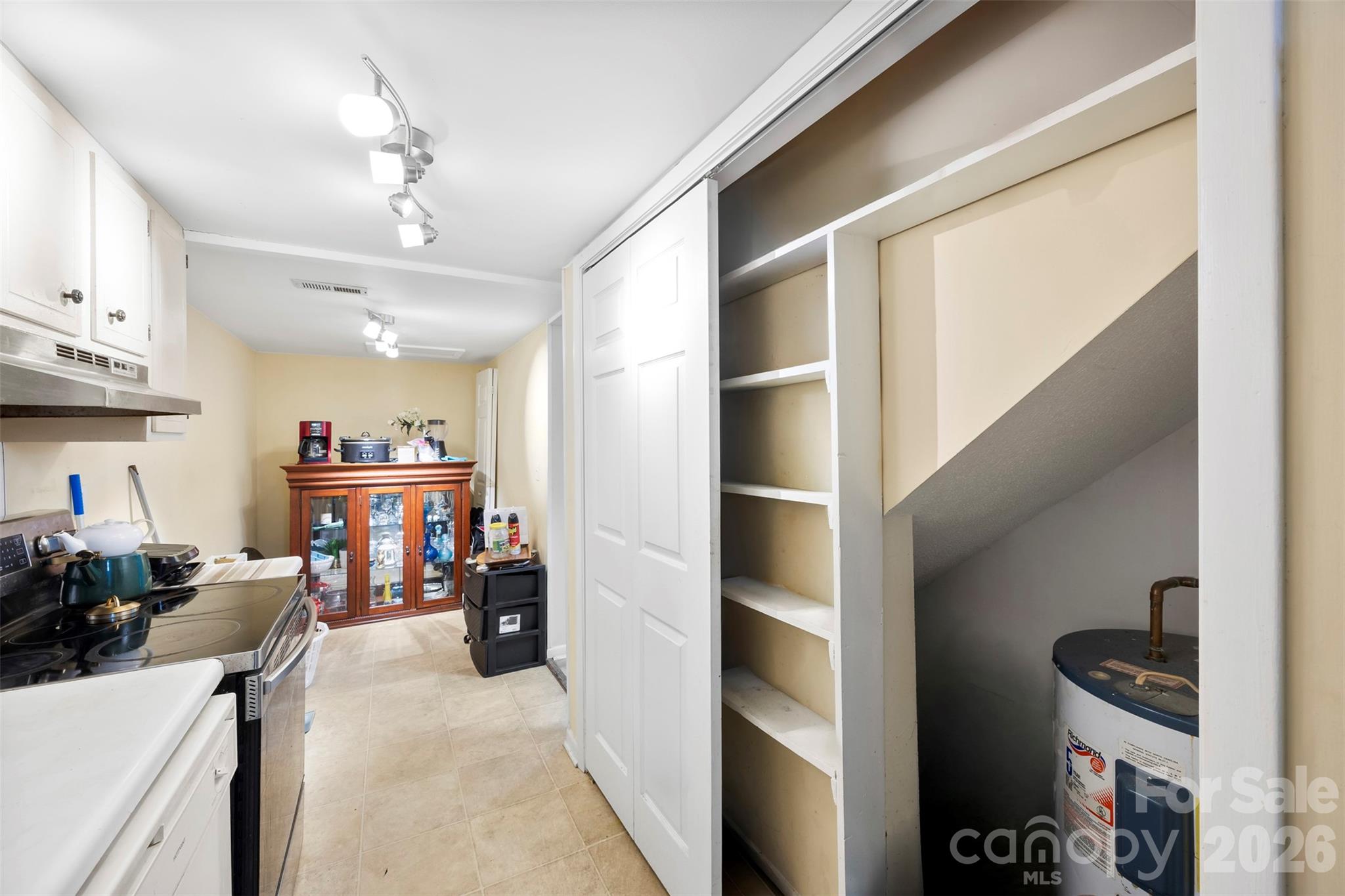 7130 Stonington Lane Property Photo 6