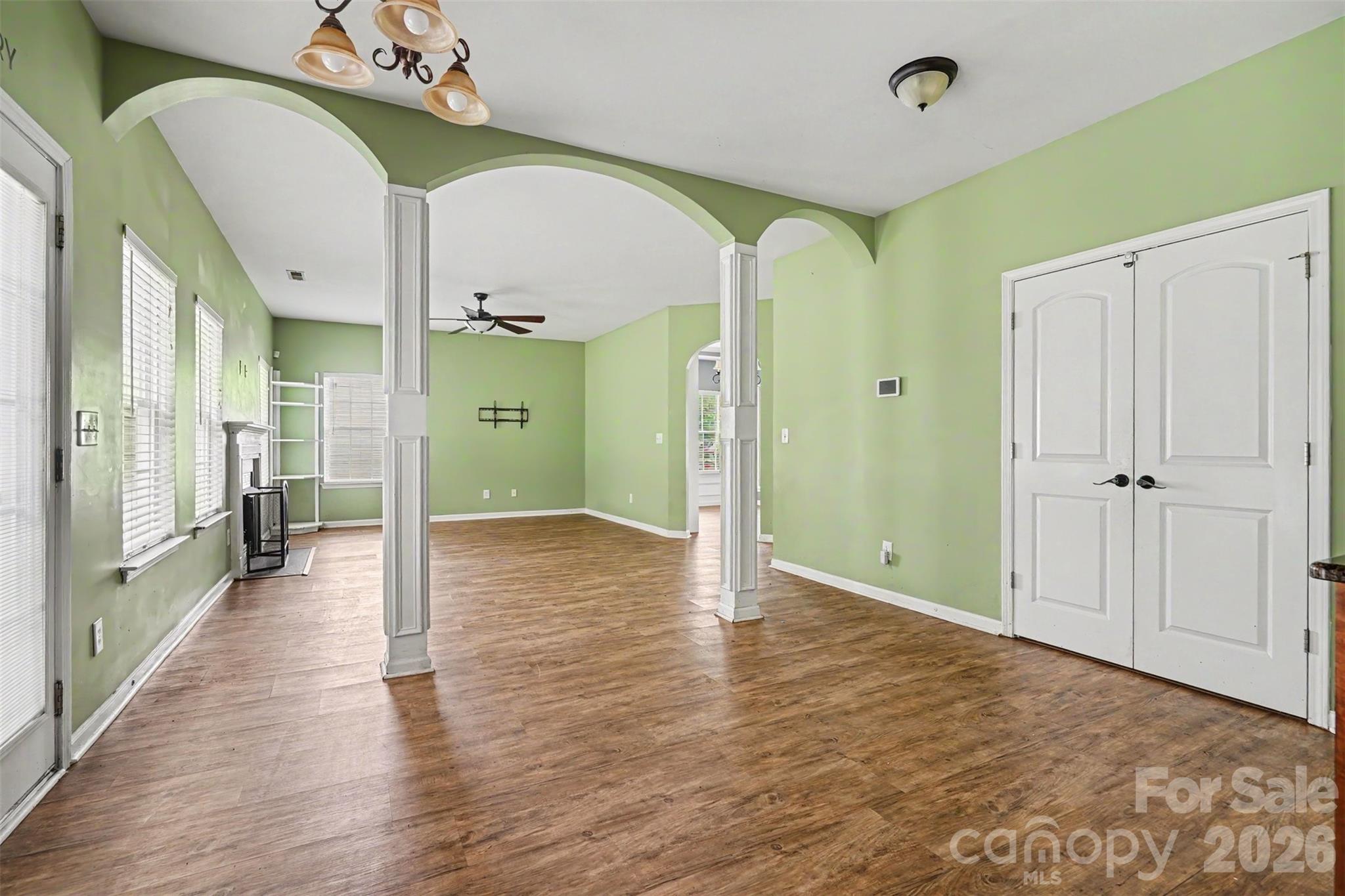 697 Yvonne Drive Property Photo 4