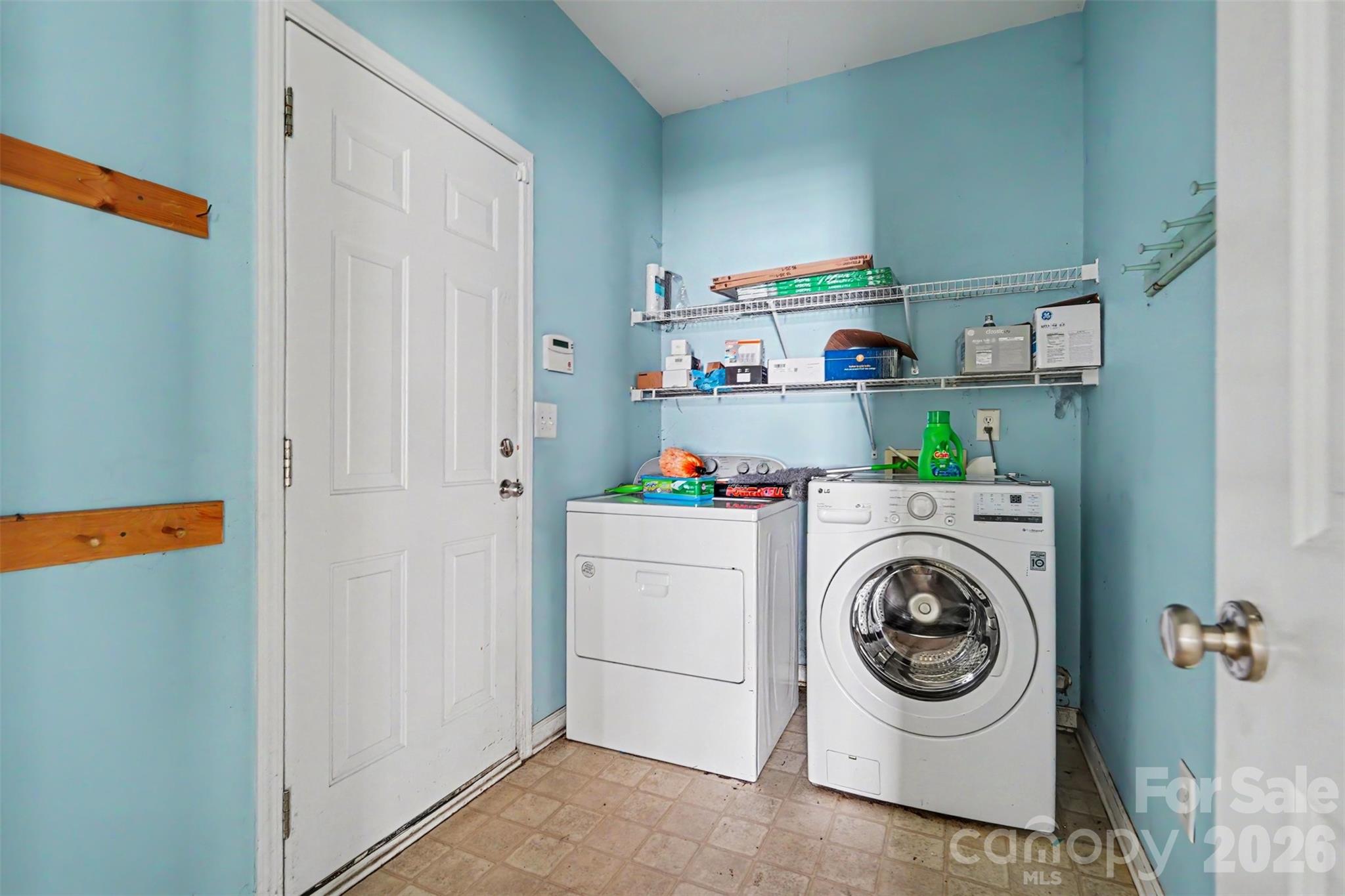 697 Yvonne Drive Property Photo 10