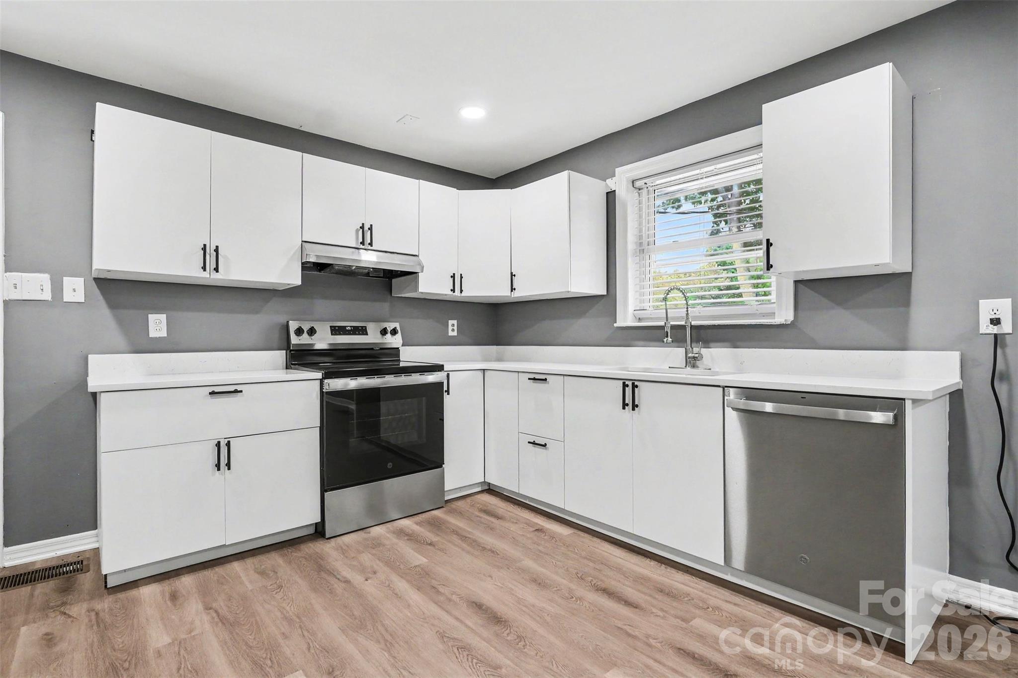 5475 Bertie Avenue Property Photo 8
