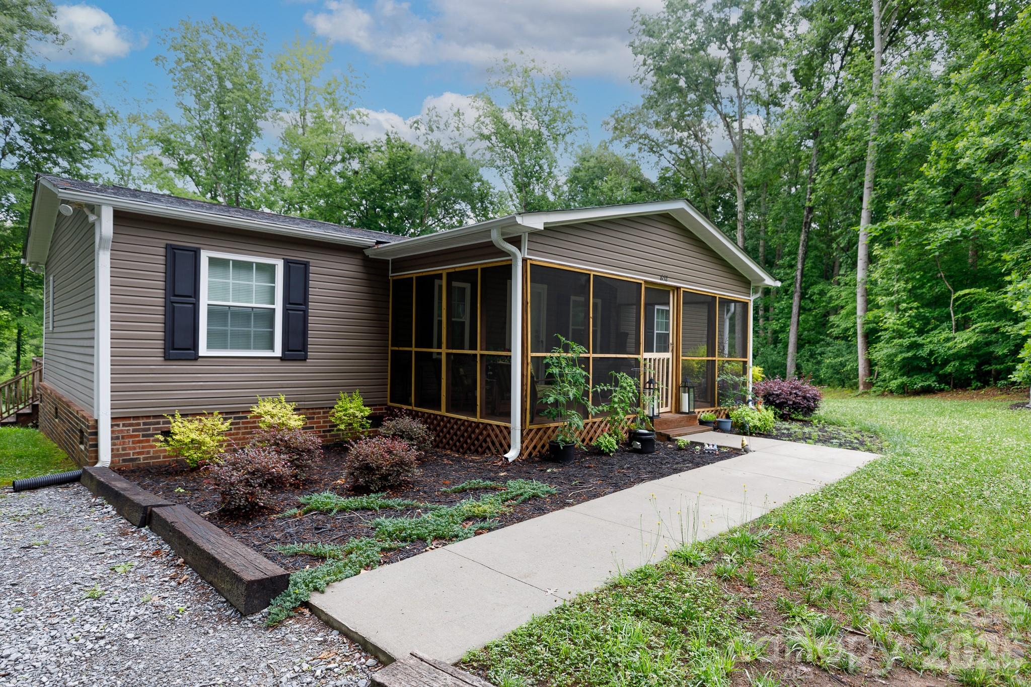 652 Sutton Spring Road Property Photo 2