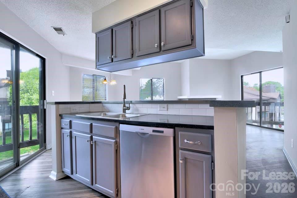 8121 Cedar Glen Drive Property Photo 1