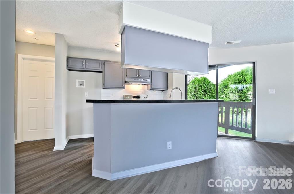 8121 Cedar Glen Drive Property Photo 5