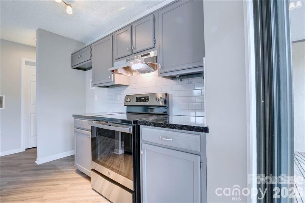 8121 Cedar Glen Drive Property Photo 6