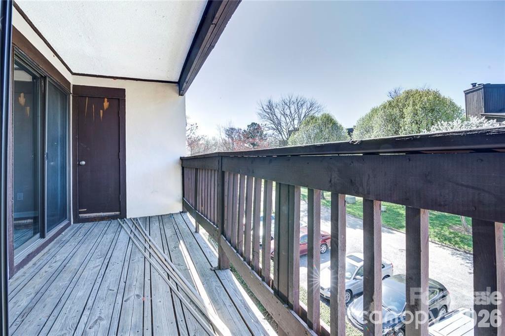 8121 Cedar Glen Drive Property Photo 9