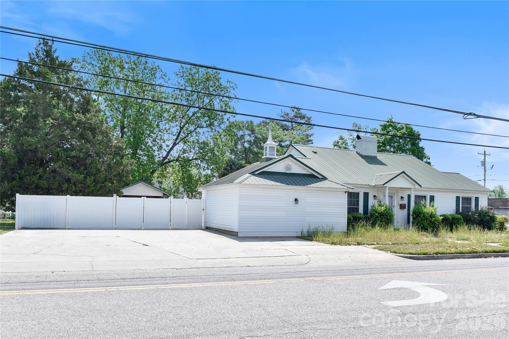 500 Godwin Avenue Property Photo 2