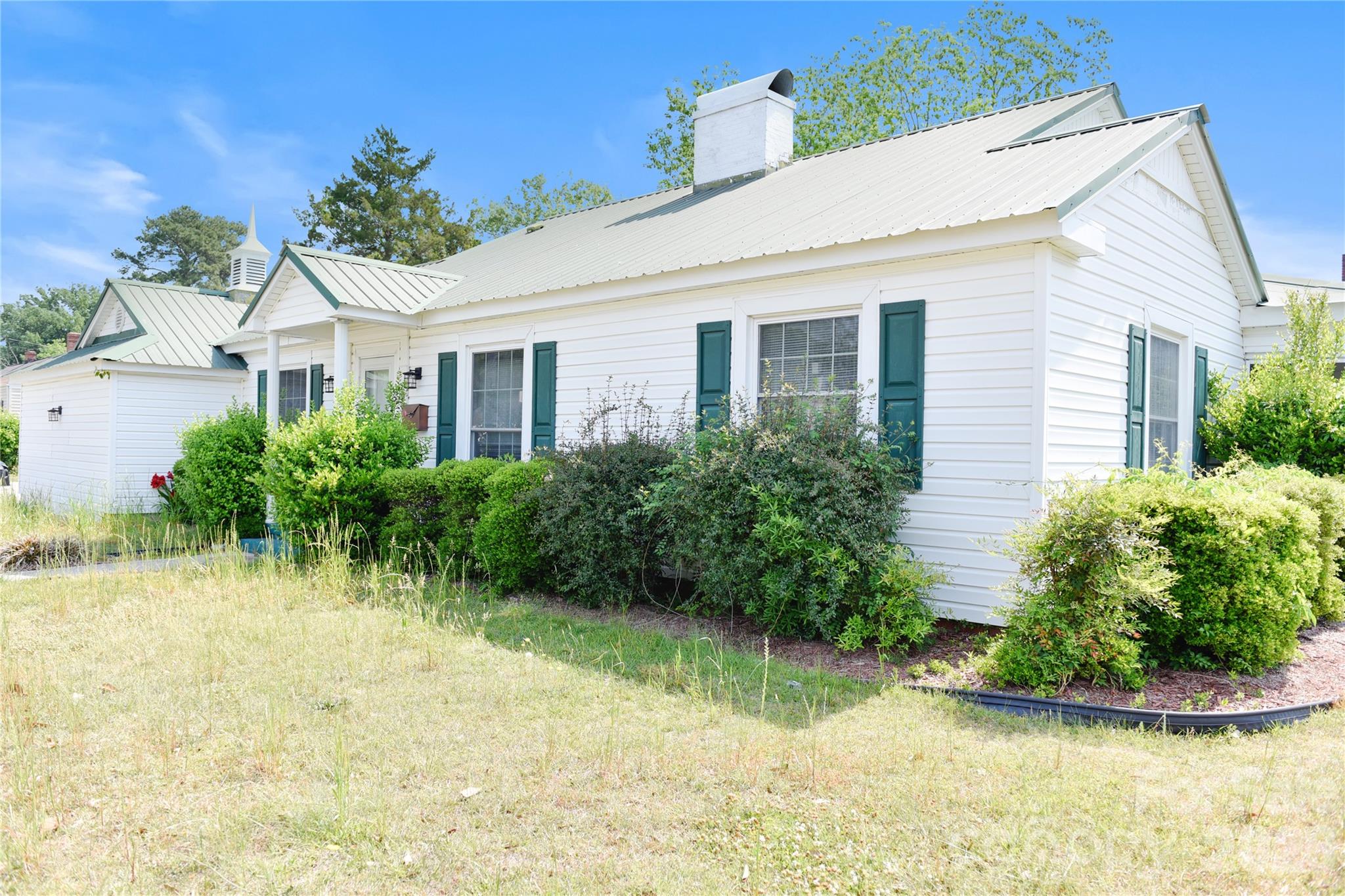 500 Godwin Avenue Property Photo 3