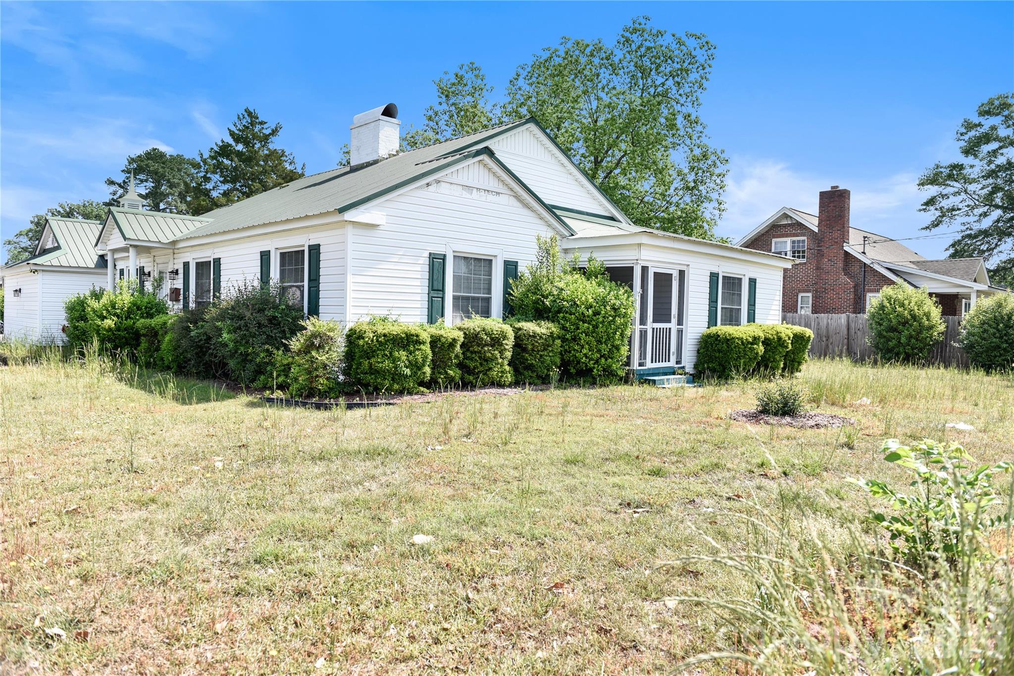 500 Godwin Avenue Property Photo 4