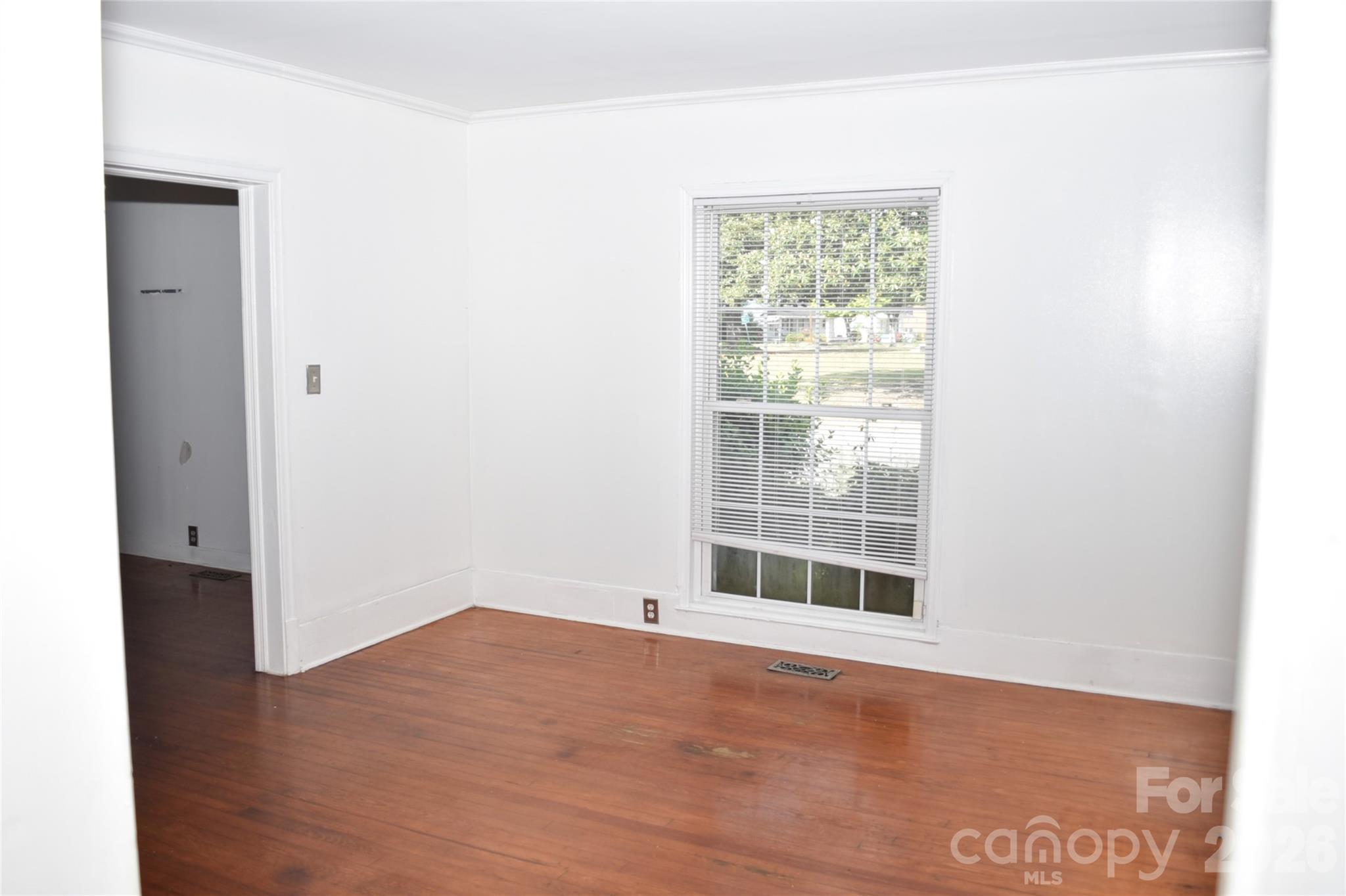 500 Godwin Avenue Property Photo 8