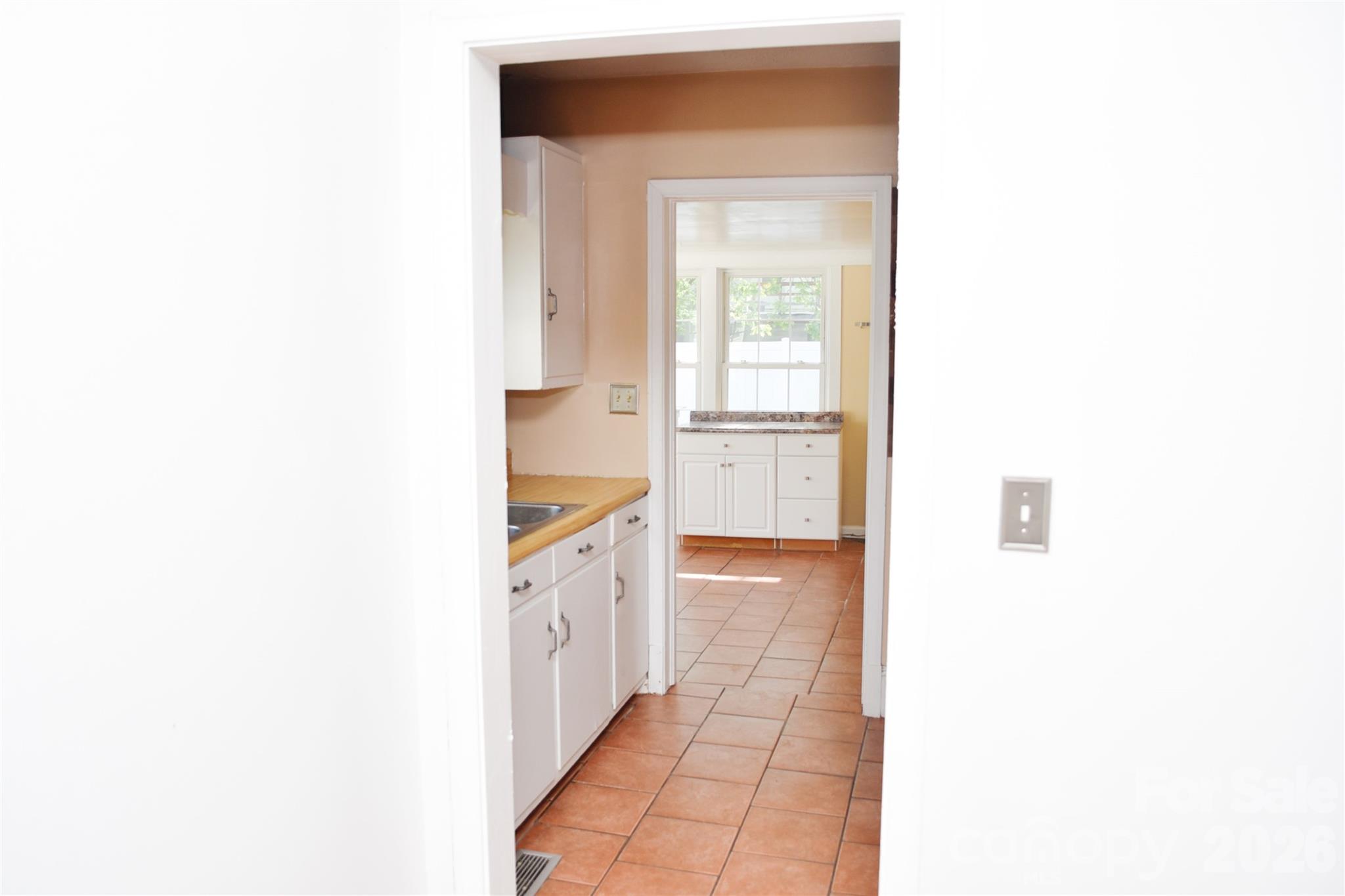 500 Godwin Avenue Property Photo 9