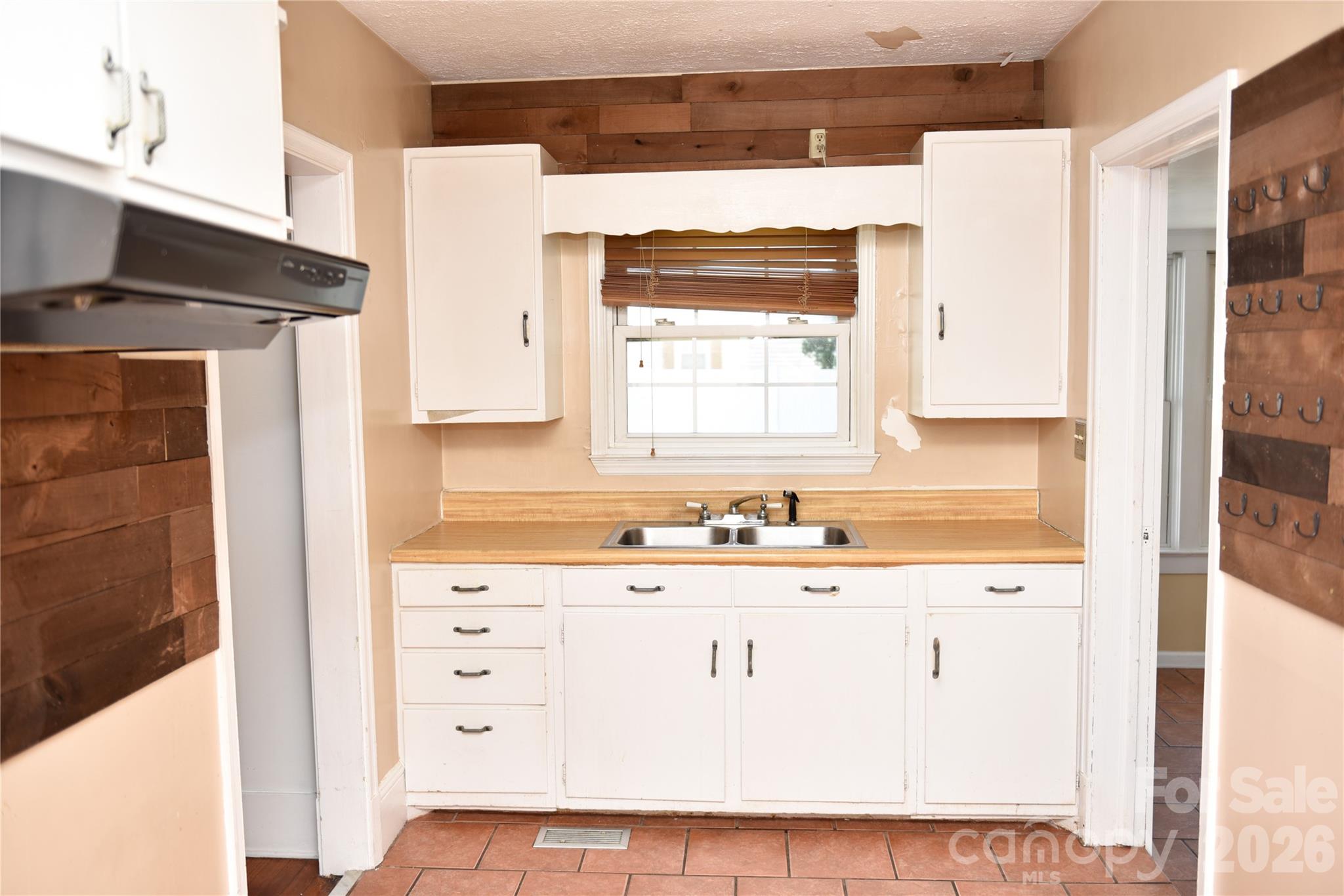 500 Godwin Avenue Property Photo 10
