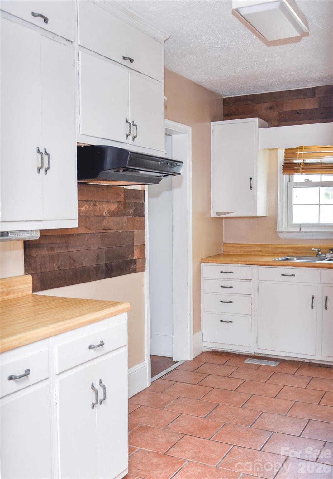 500 Godwin Avenue Property Photo 11