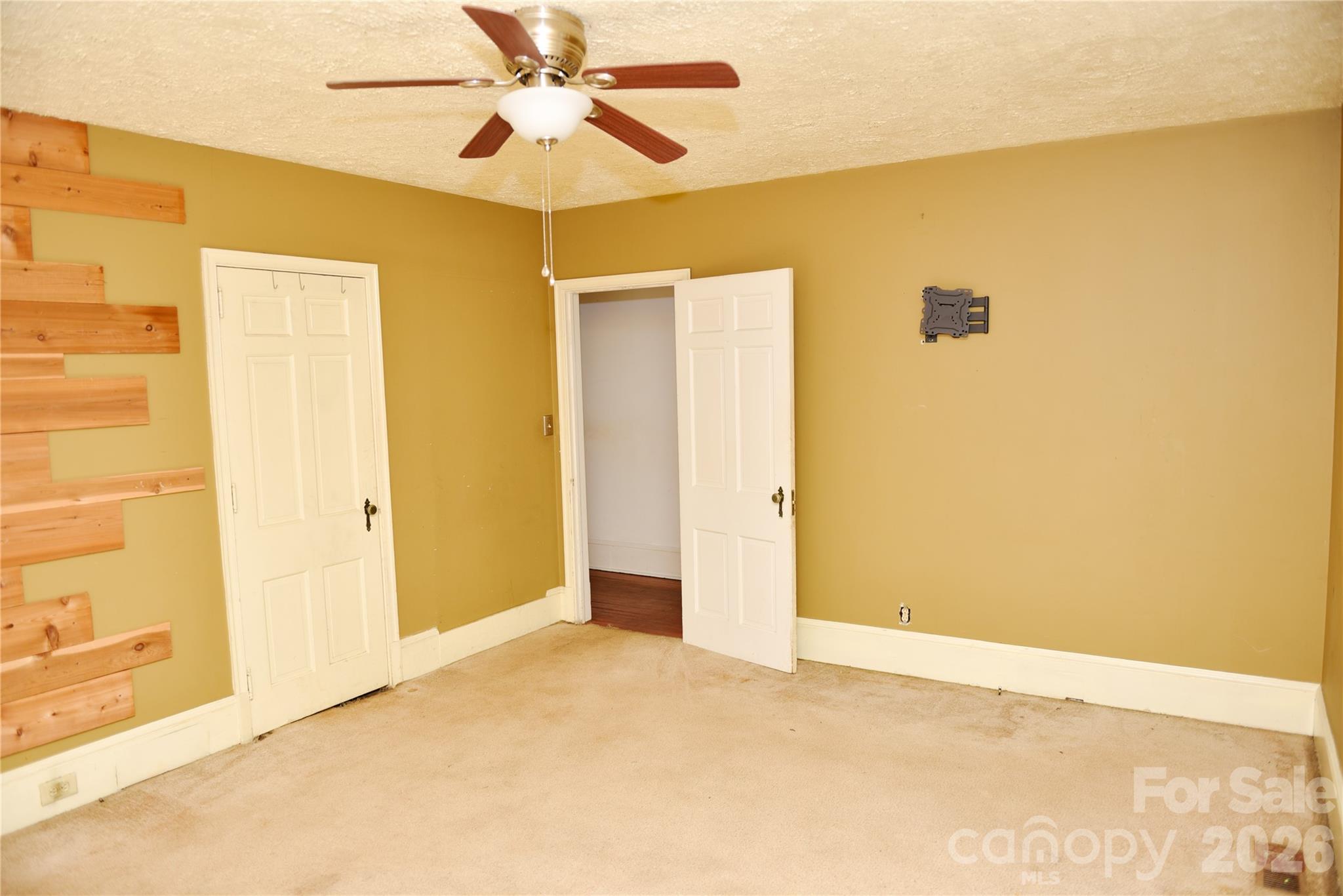 500 Godwin Avenue Property Photo 13