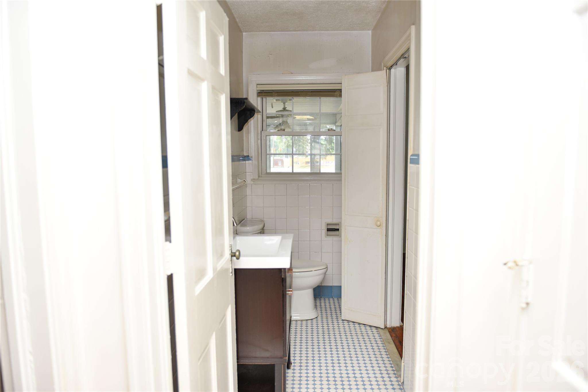 500 Godwin Avenue Property Photo 15