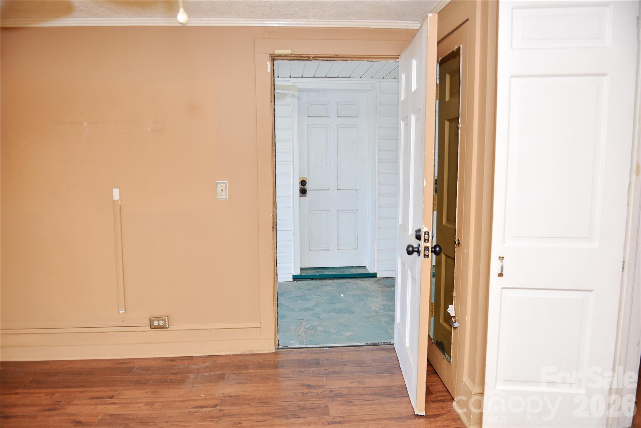 500 Godwin Avenue Property Photo 20