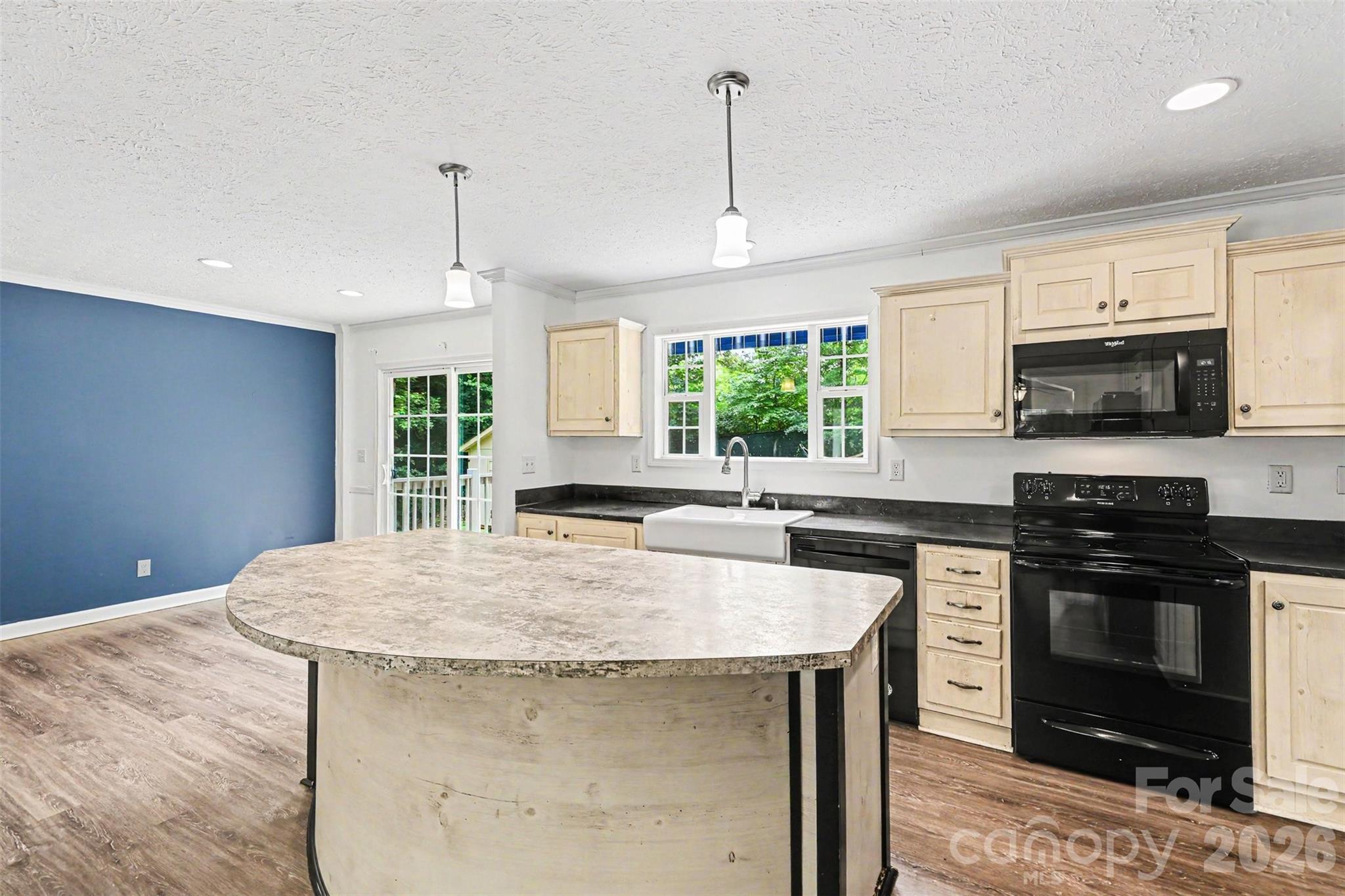 11913 Platon Avenue Property Photo 4