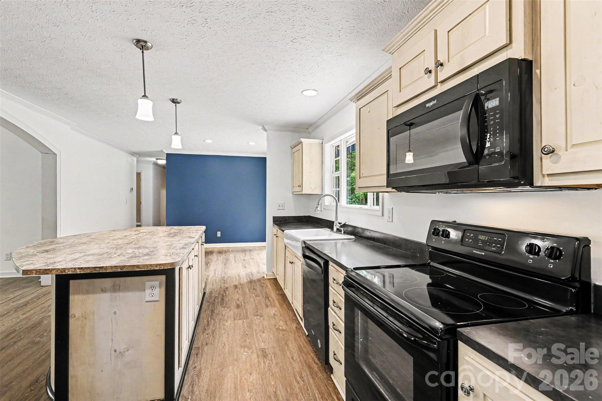 11913 Platon Avenue Property Photo 9