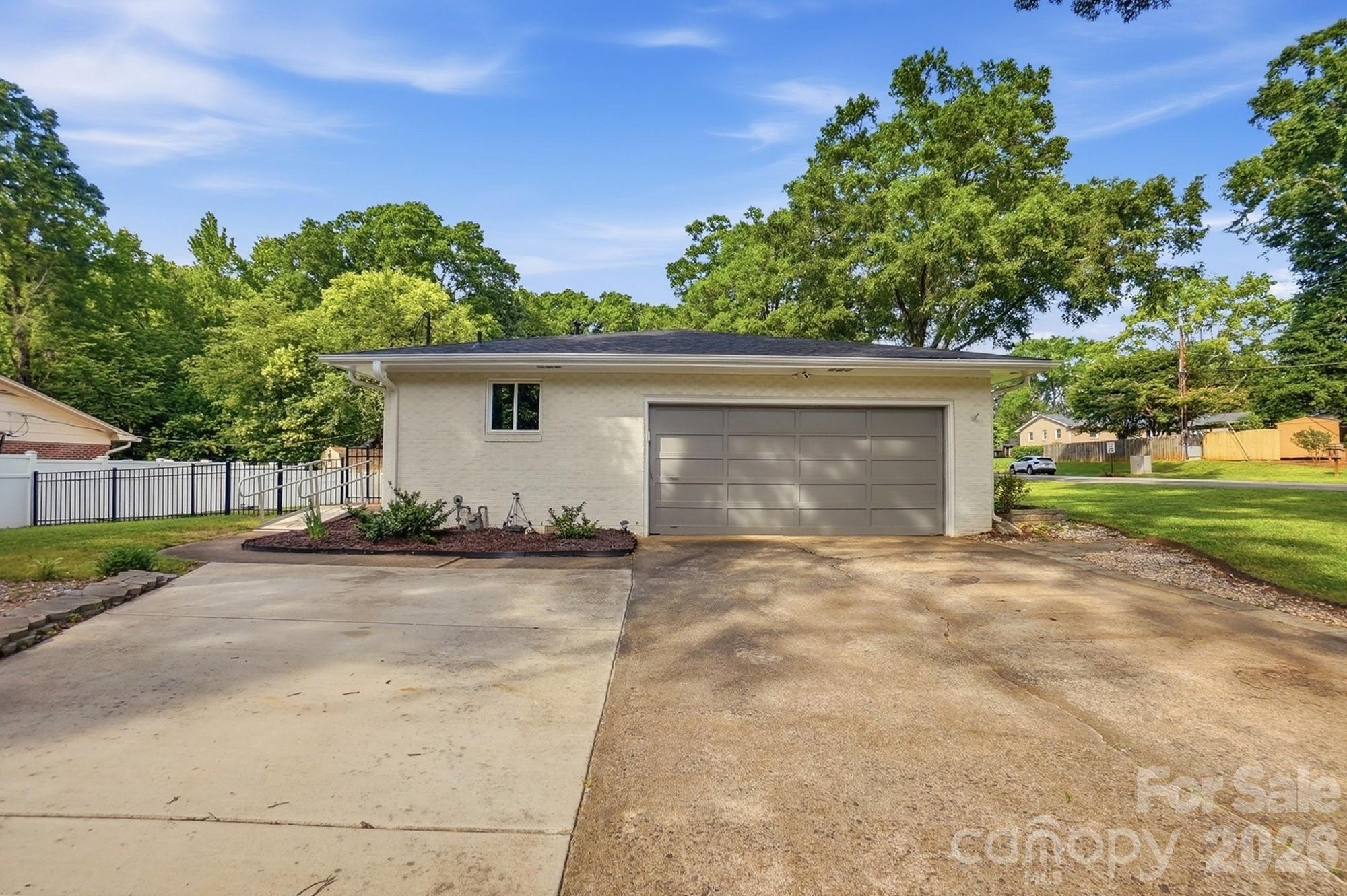 1405 Colony Road Property Photo 6
