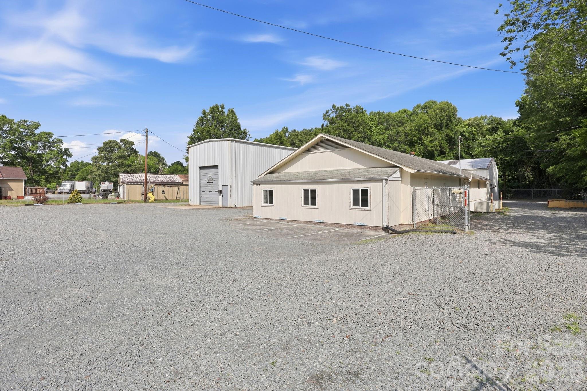 1819 John Moore Road Property Photo 11