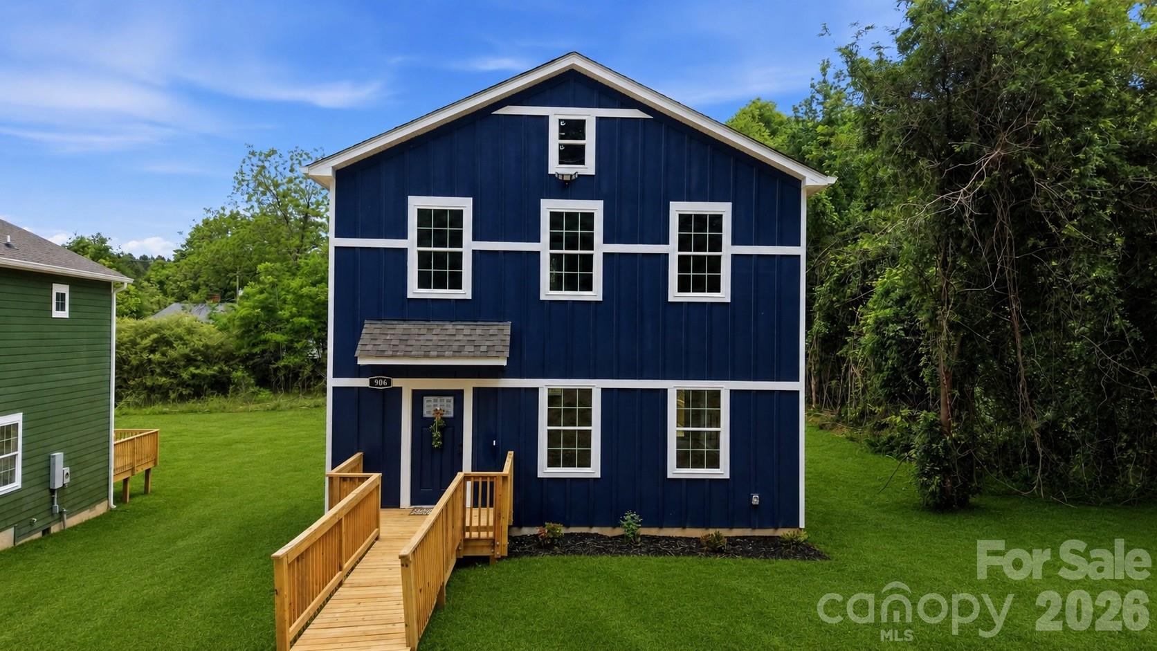 906 Dewey Street Property Photo 2