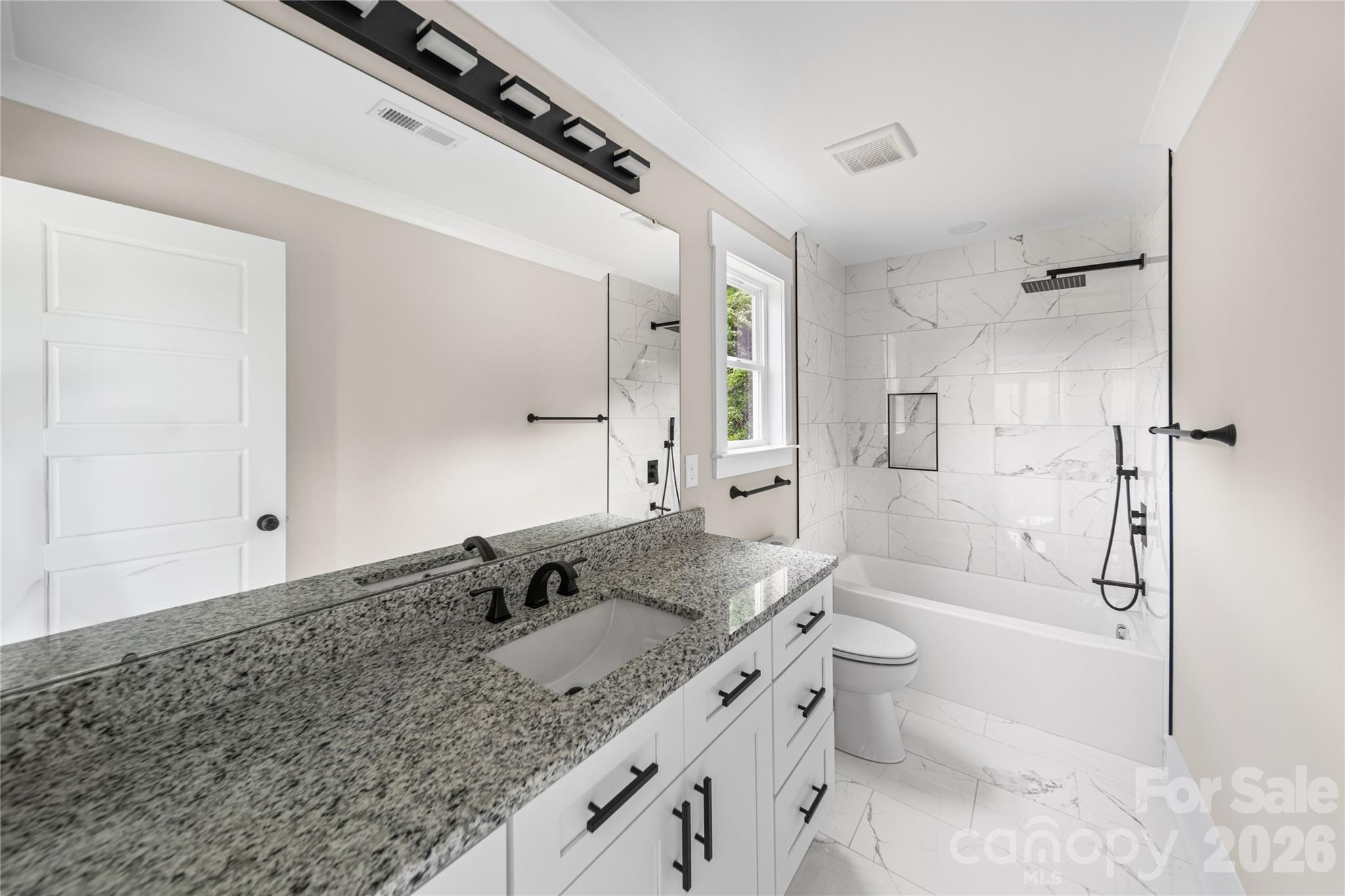 906 Dewey Street Property Photo 12