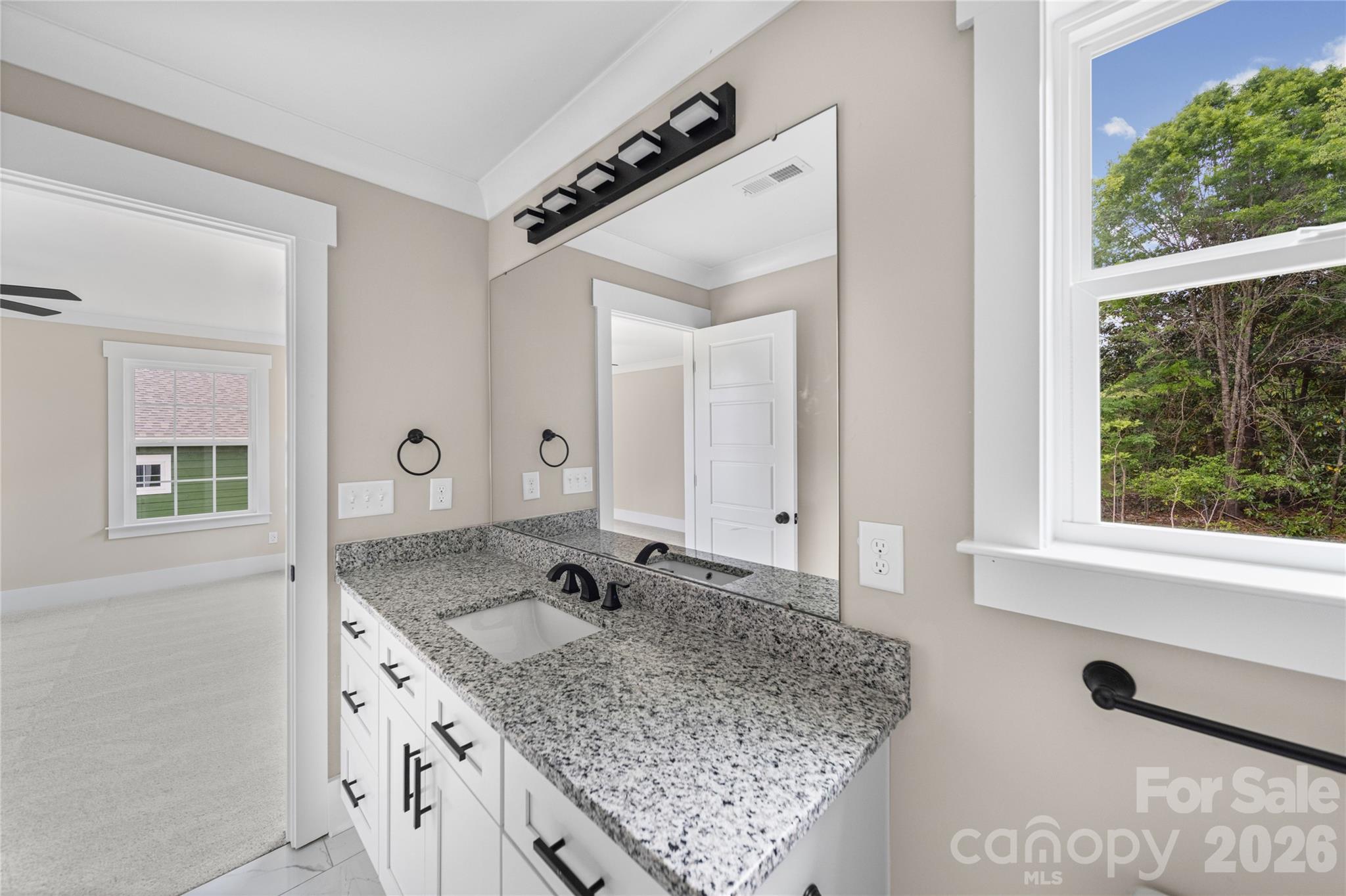 906 Dewey Street Property Photo 13