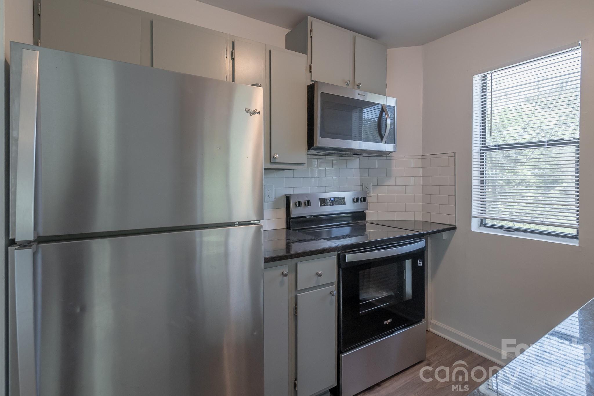 8216 Cedar Glen Drive Property Photo 4