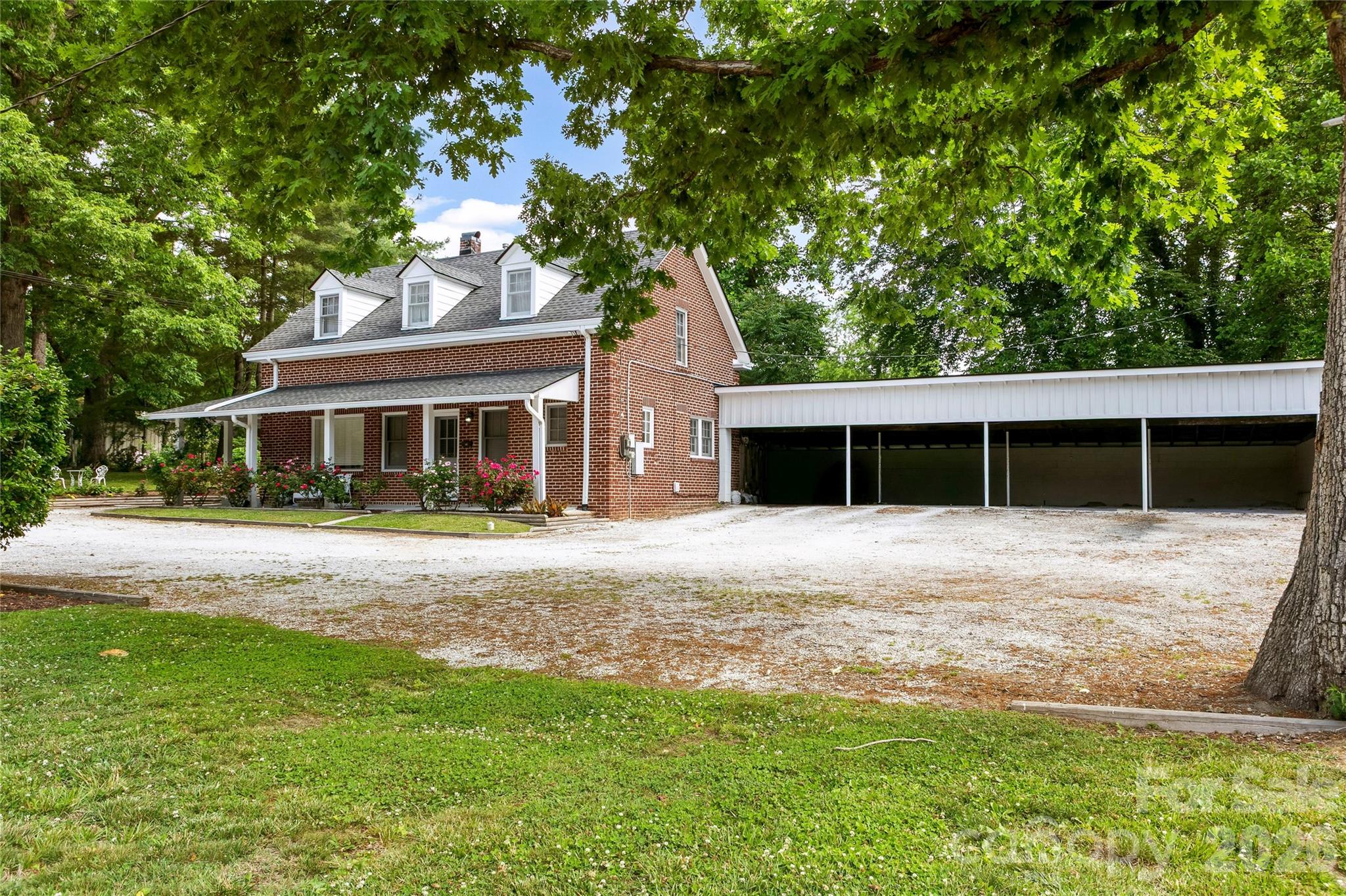 1518 Greenville Highway Property Photo 6