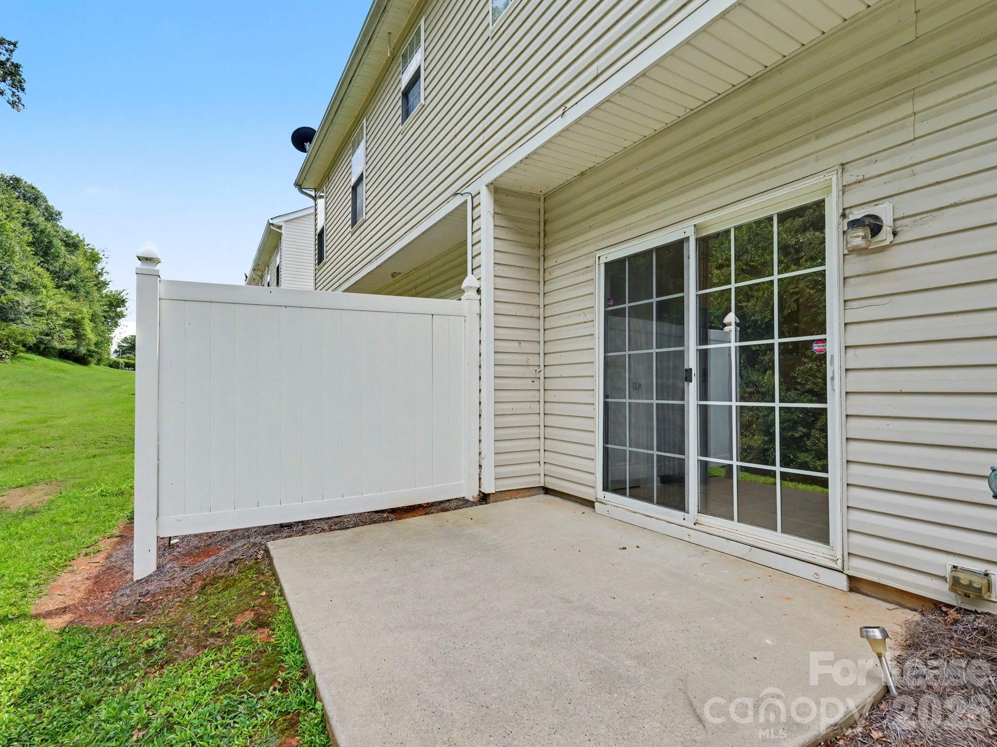 12411 Stratfield Place Circle Property Photo 17