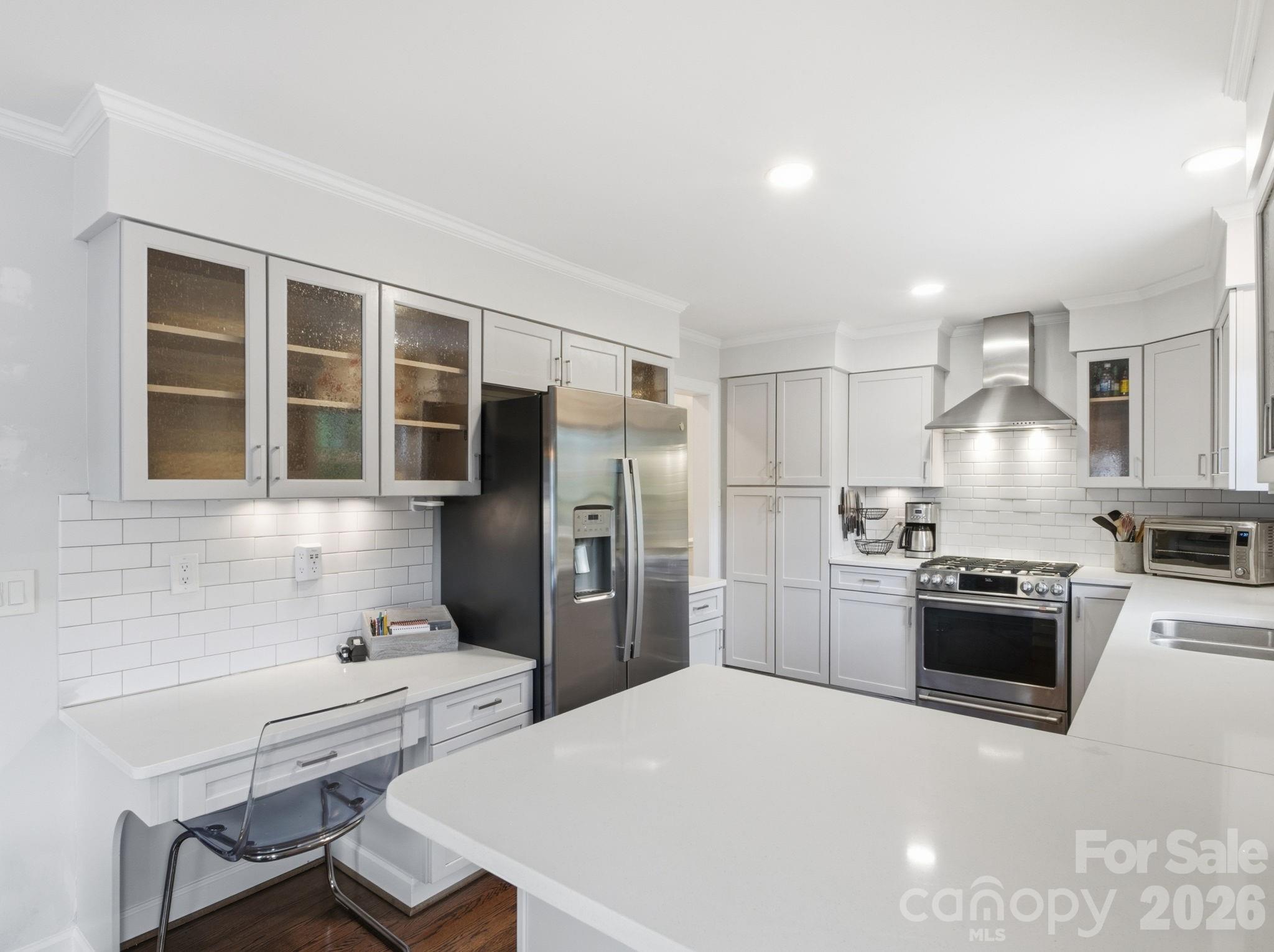 733 Stanfield Drive Property Photo 4
