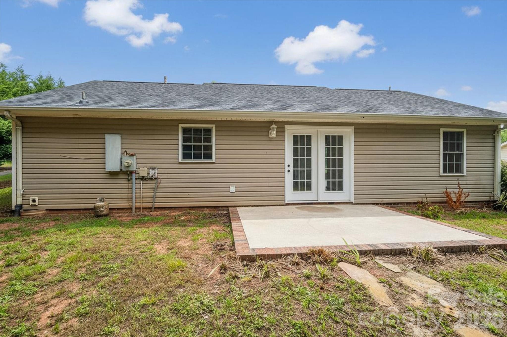 304 Springhill Lane Property Photo 6