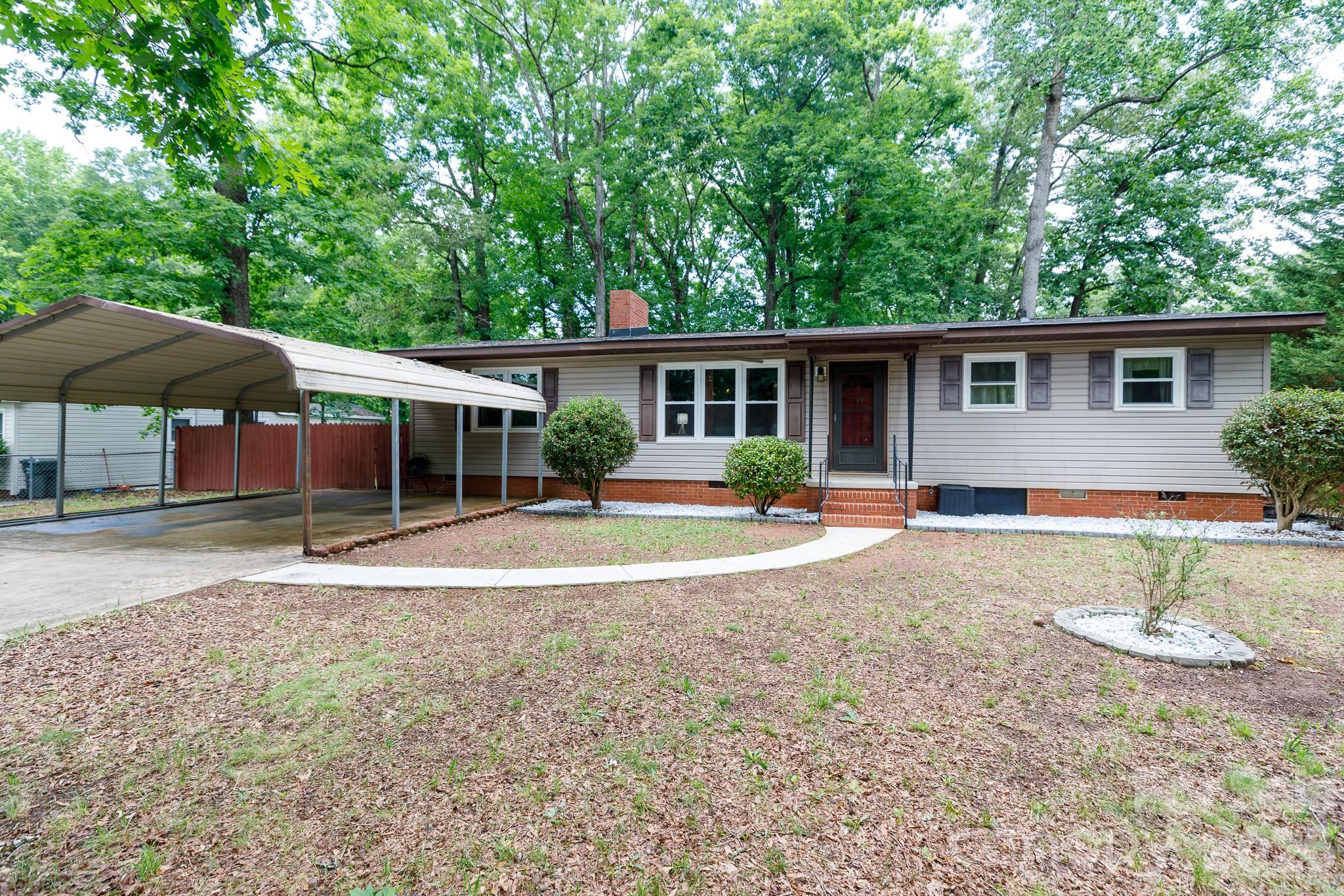 202 Woodlawn Drive Property Photo 1