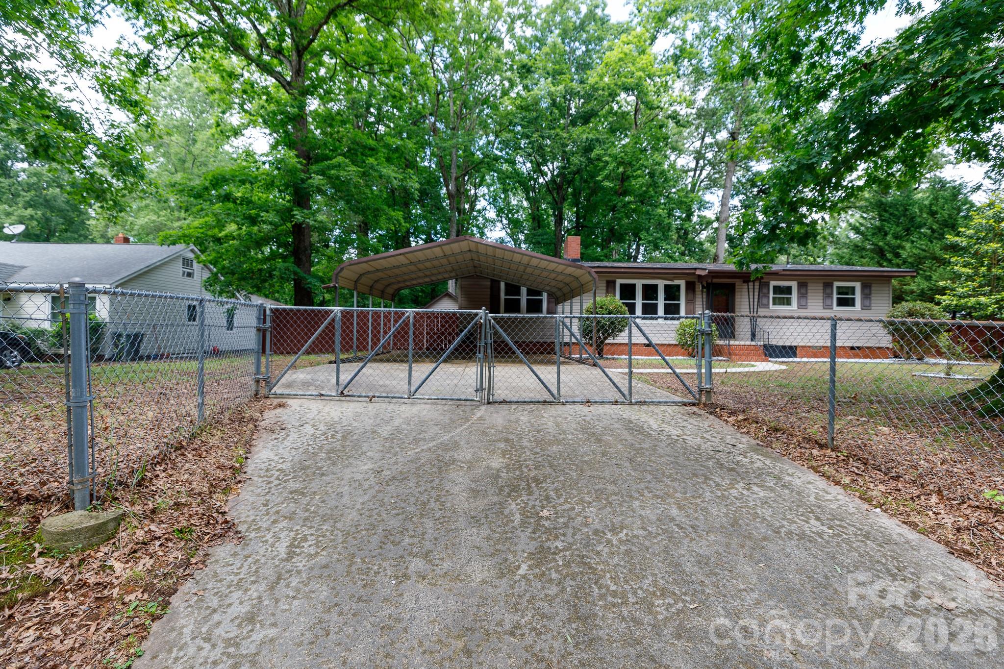 202 Woodlawn Drive Property Photo 2