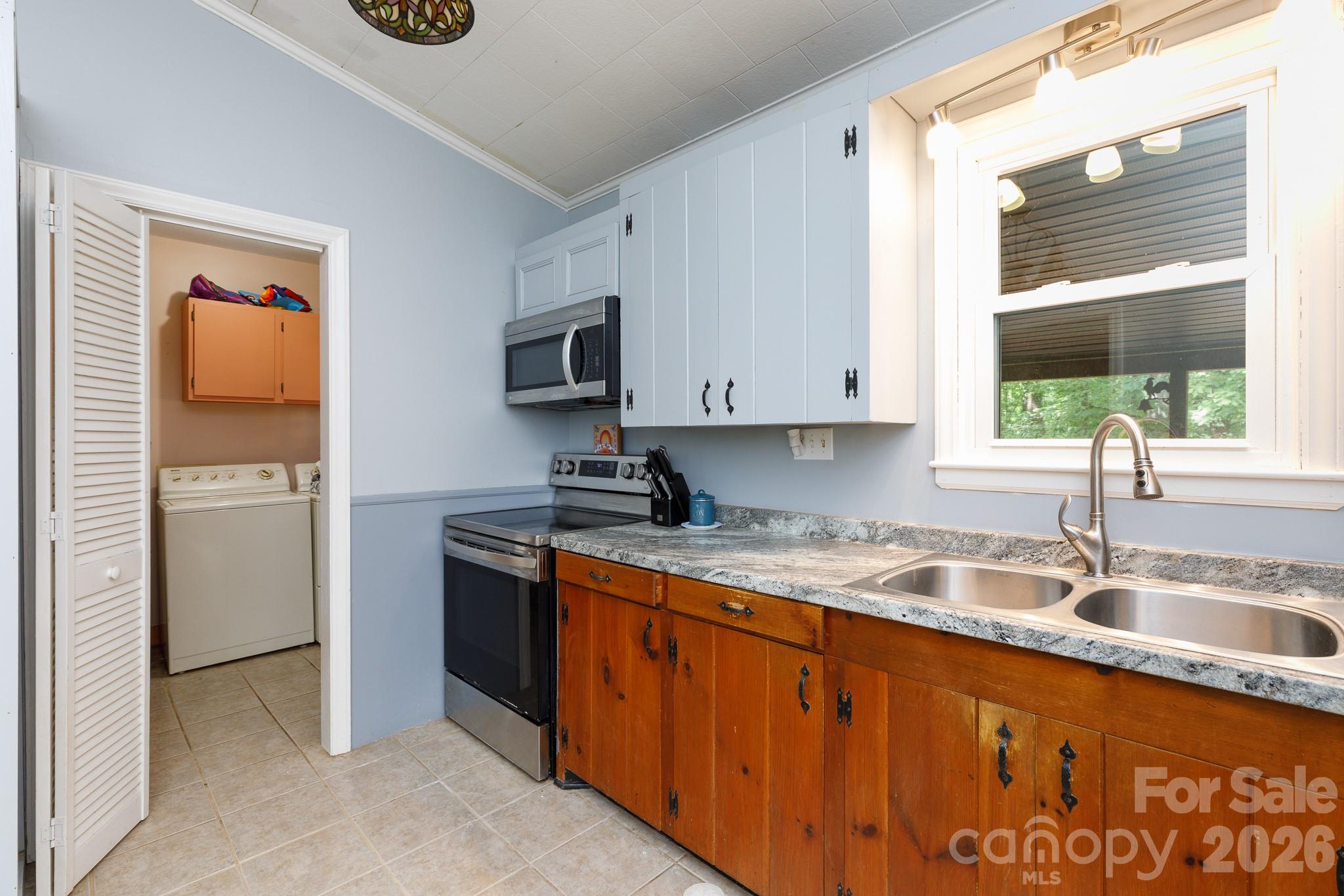 202 Woodlawn Drive Property Photo 9