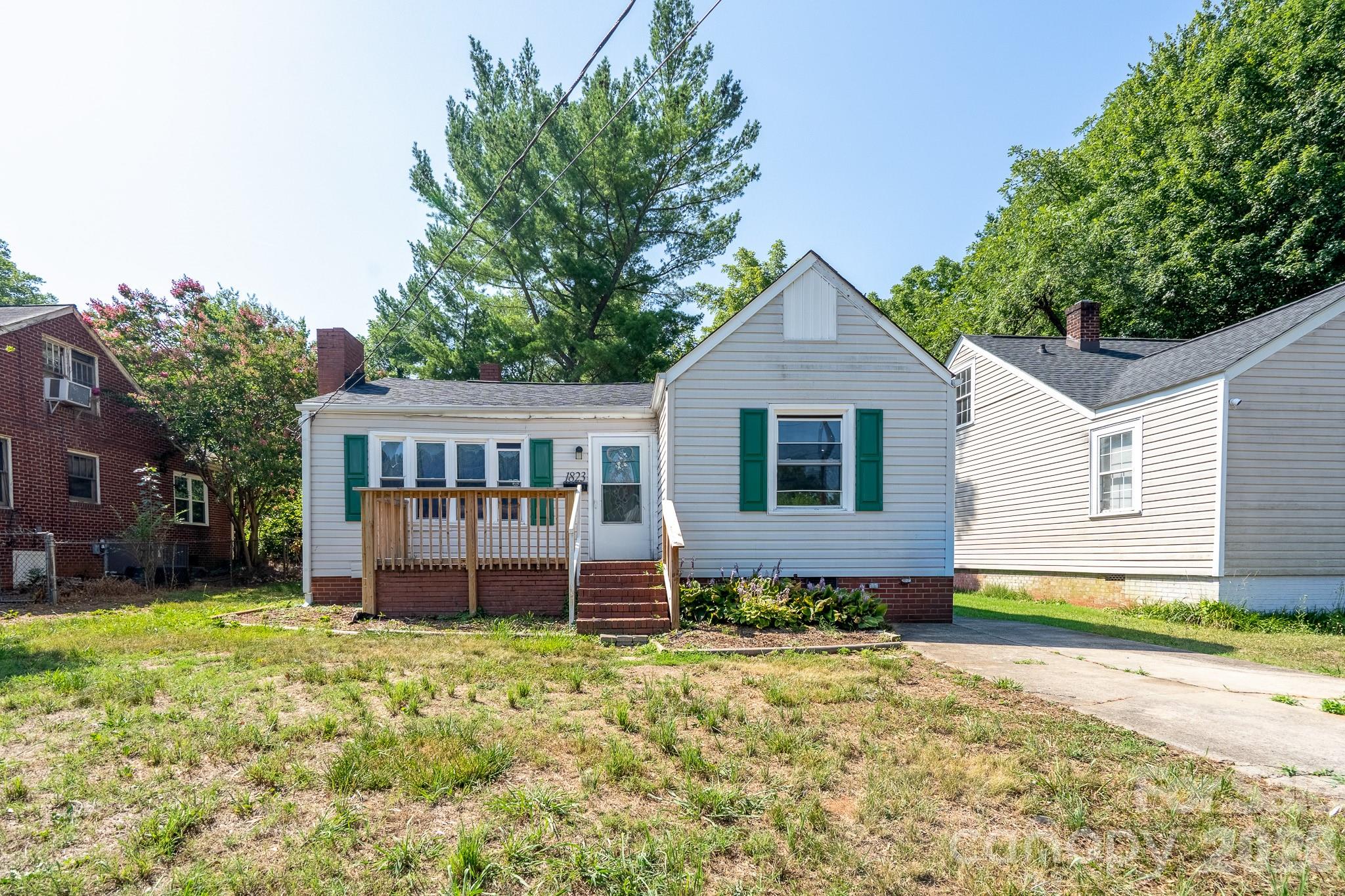 1823 2nd Street Property Photo 1
