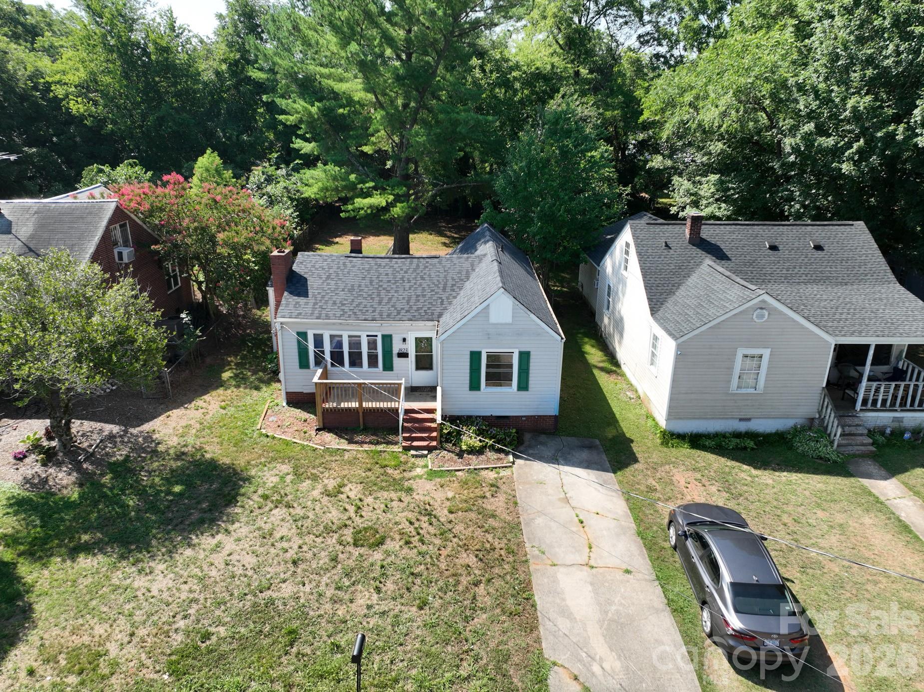 1823 2nd Street Property Photo 2