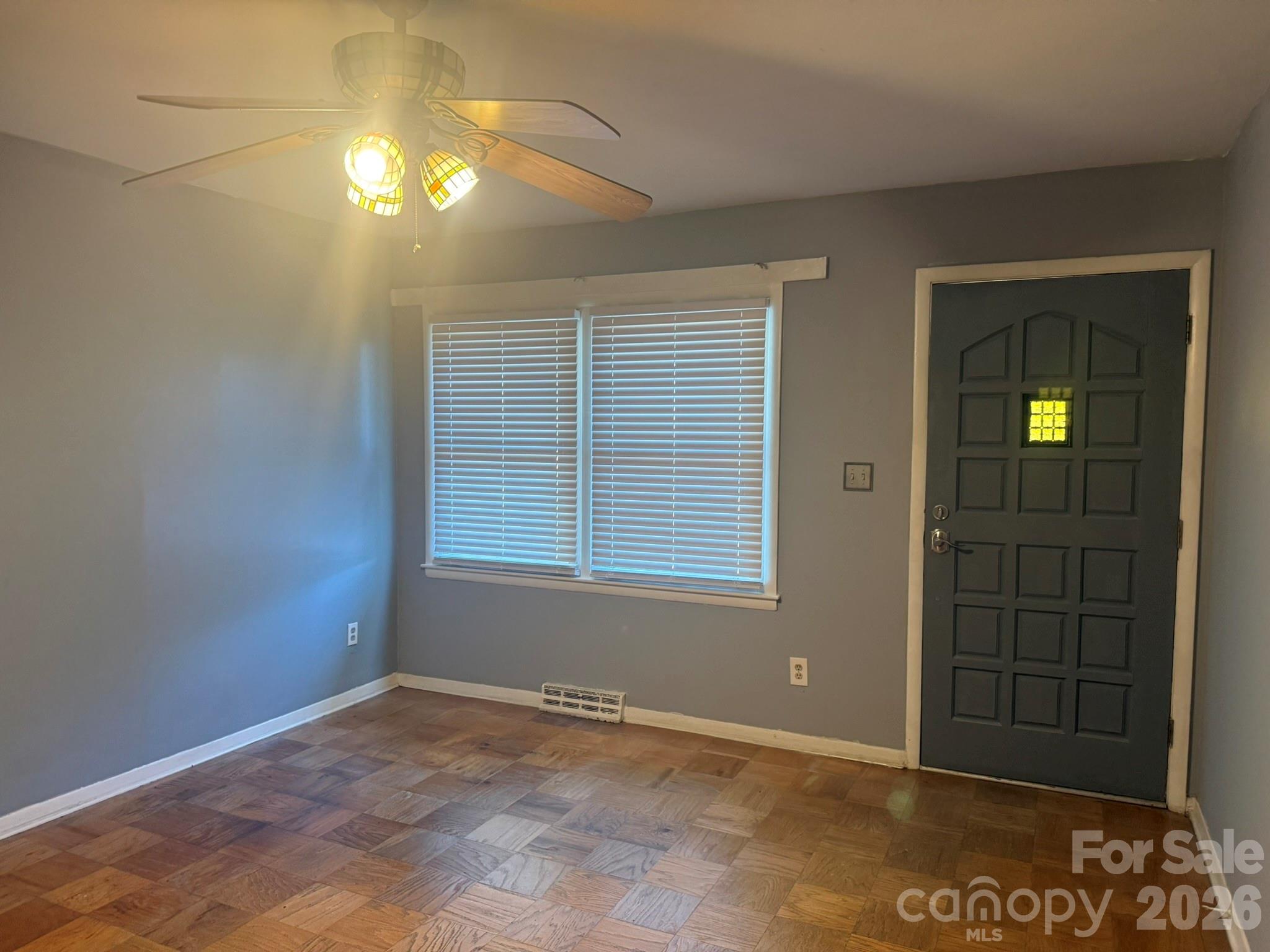 4915 Malibu Drive Property Photo 2