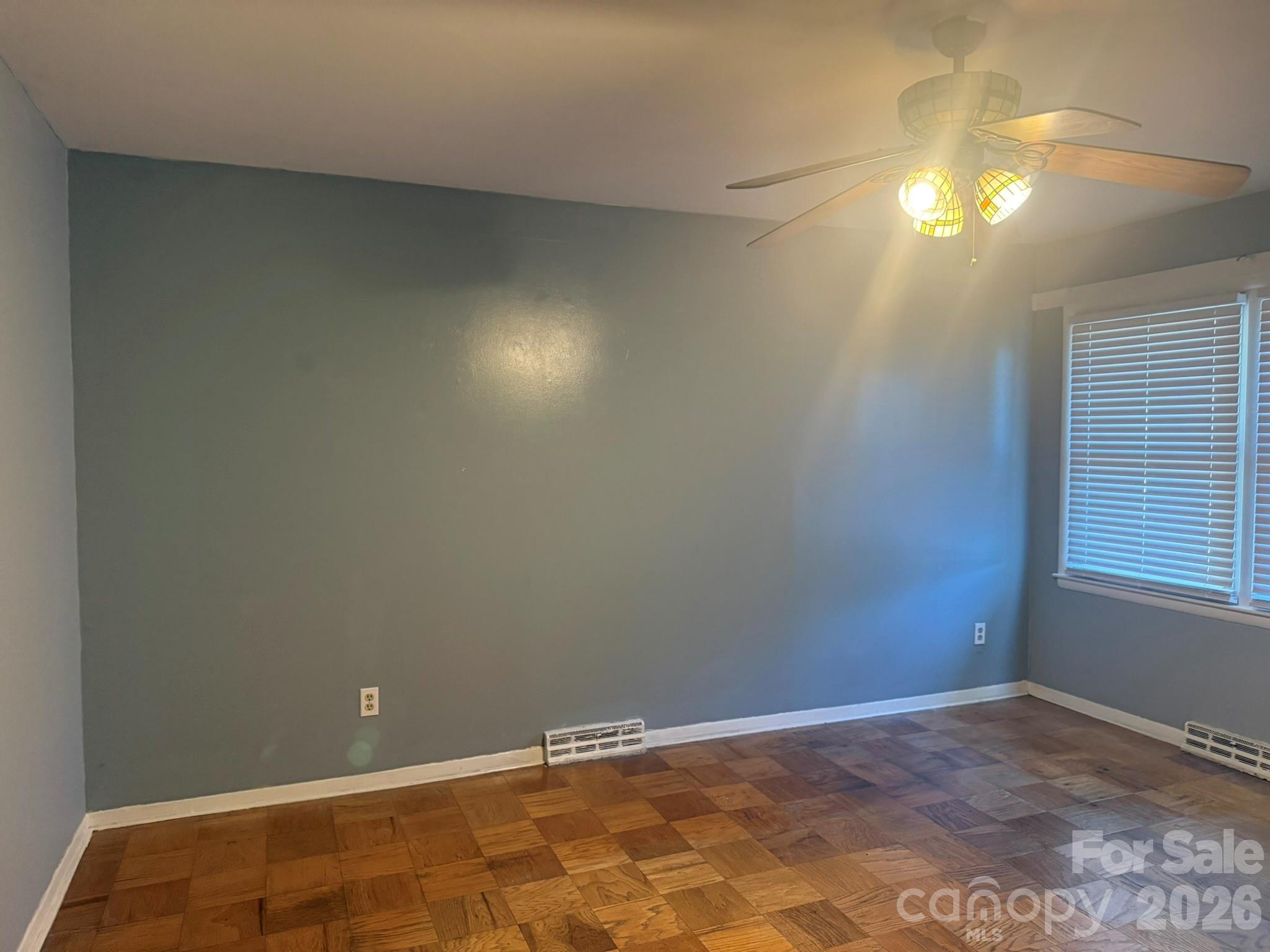 4915 Malibu Drive Property Photo 3