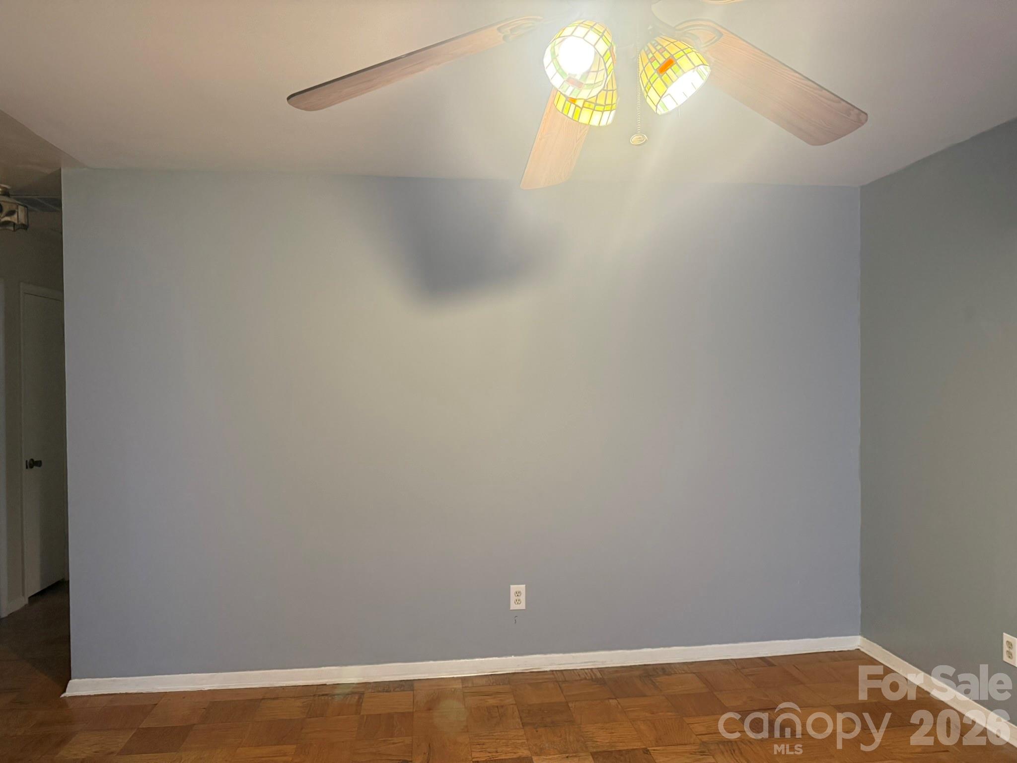 4915 Malibu Drive Property Photo 4
