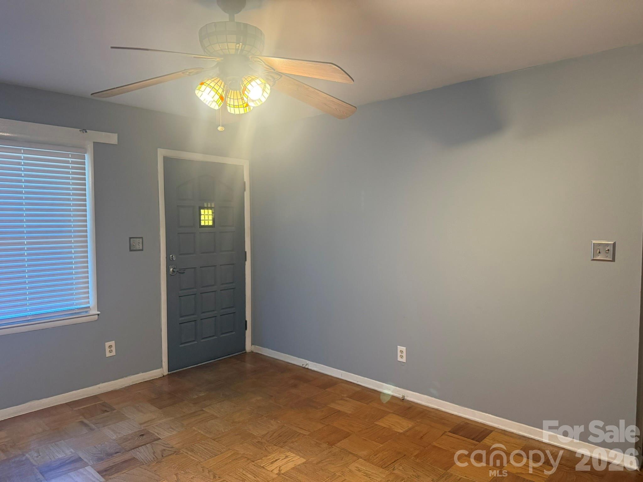4915 Malibu Drive Property Photo 5